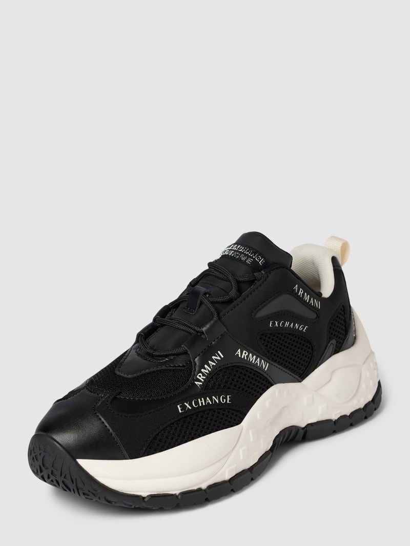 Sneaker mit Label-Details in schwarz