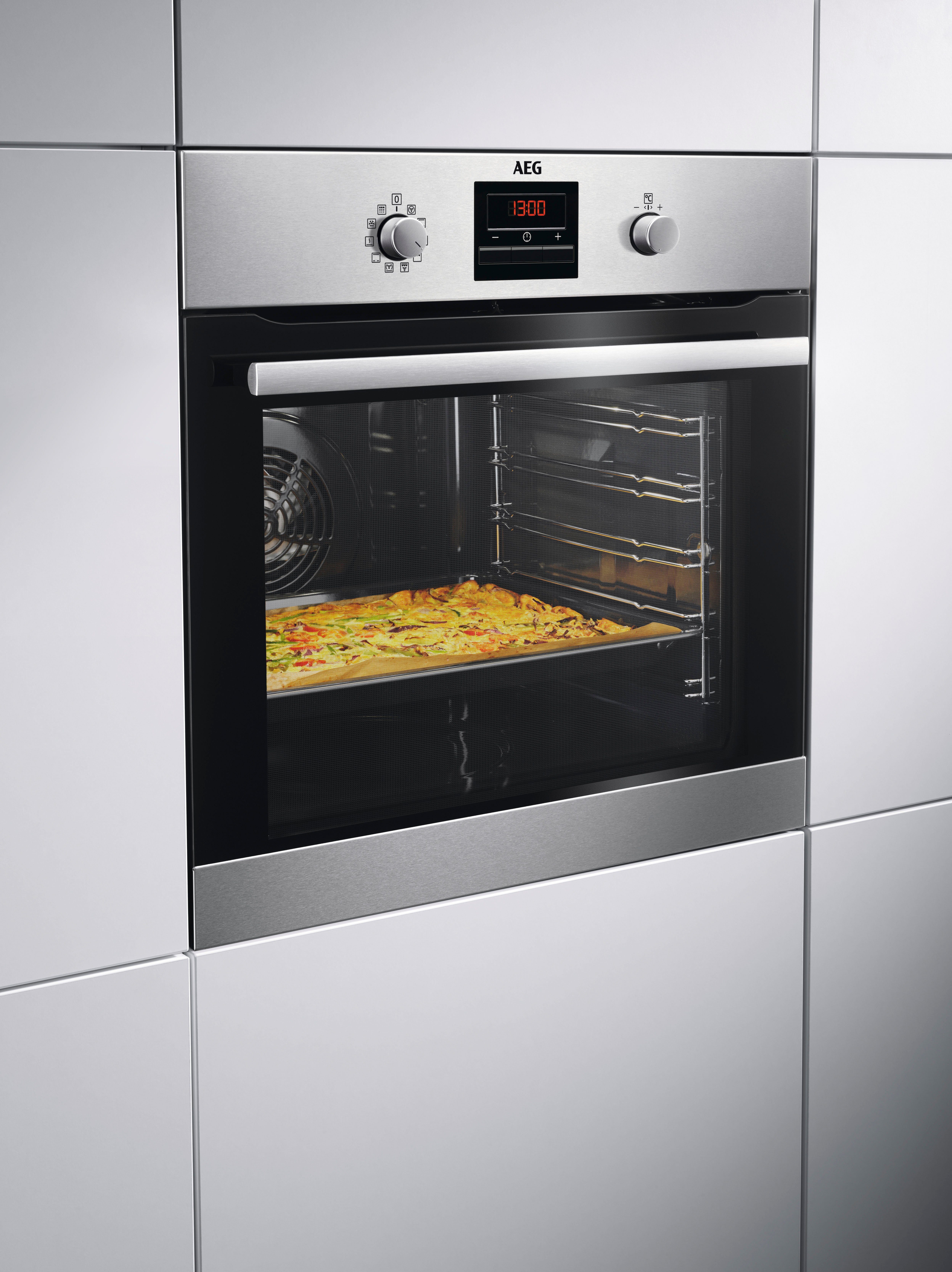 AEG Einbaubackofen BPS33102ZM, Pyrolyse-Selbstreinigung, Backauszug, 2 Paar