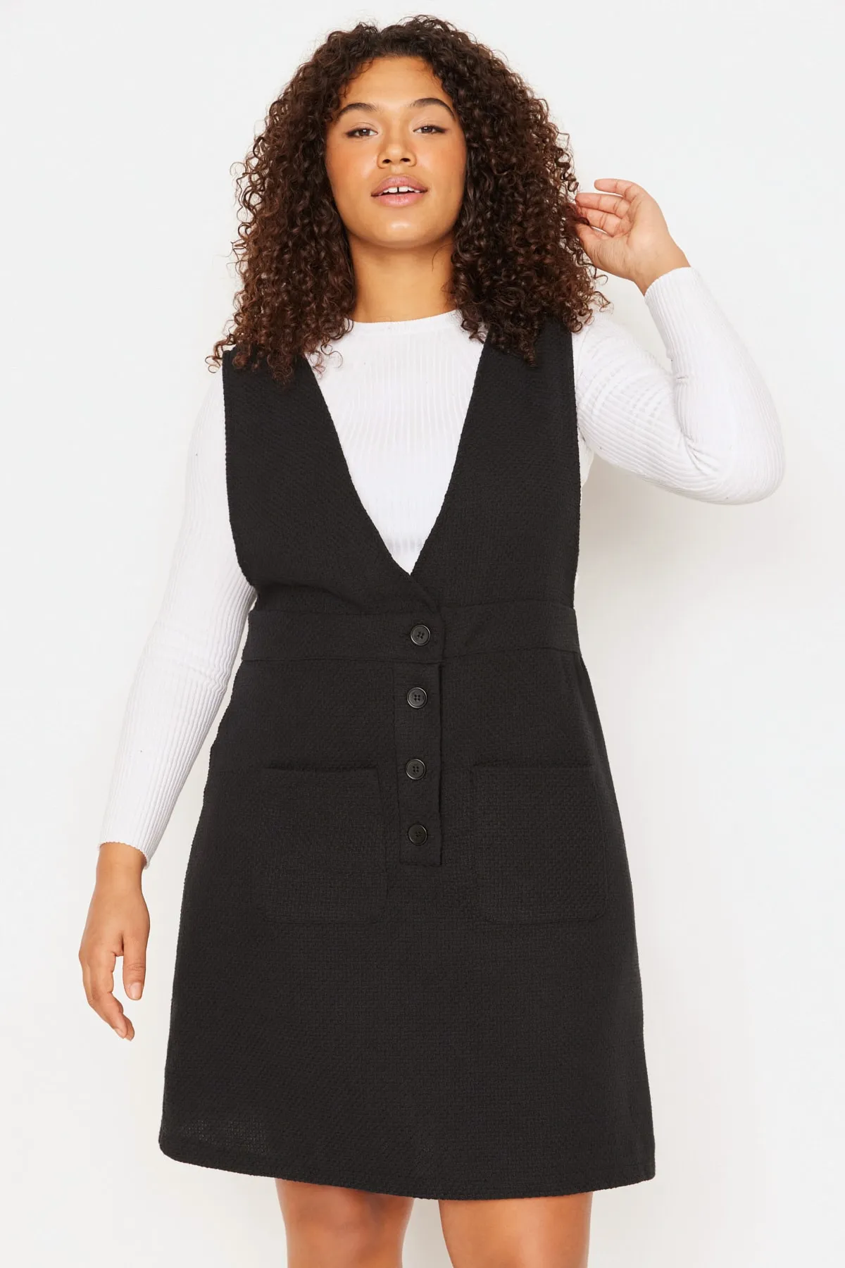 Trendyol Curve  Schwarzes Tweed-Gilet-Mini-Webkleid in Übergröße TBBAW23AH00193