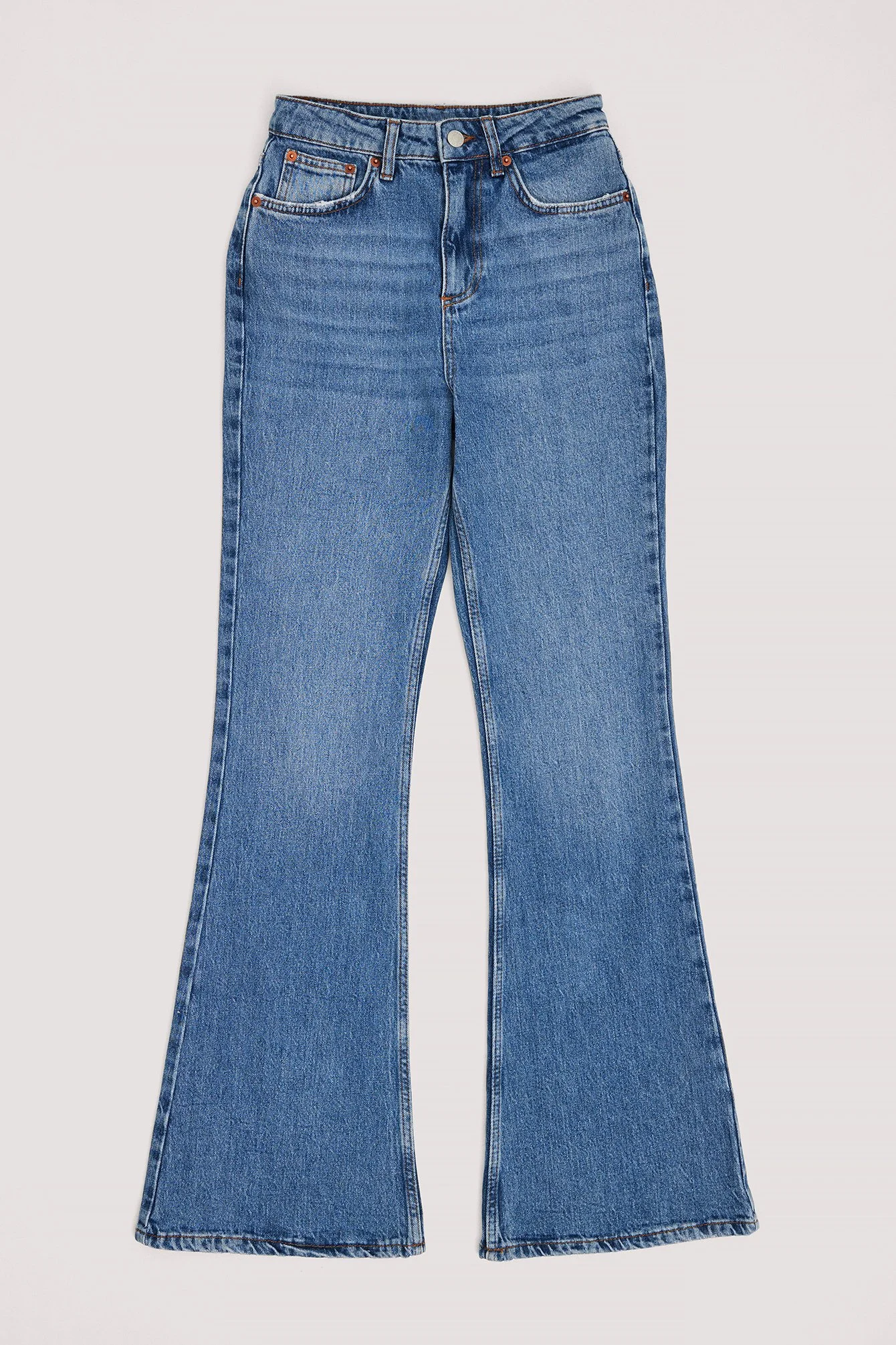 Ausgestellte Jeans mit hoher Taille