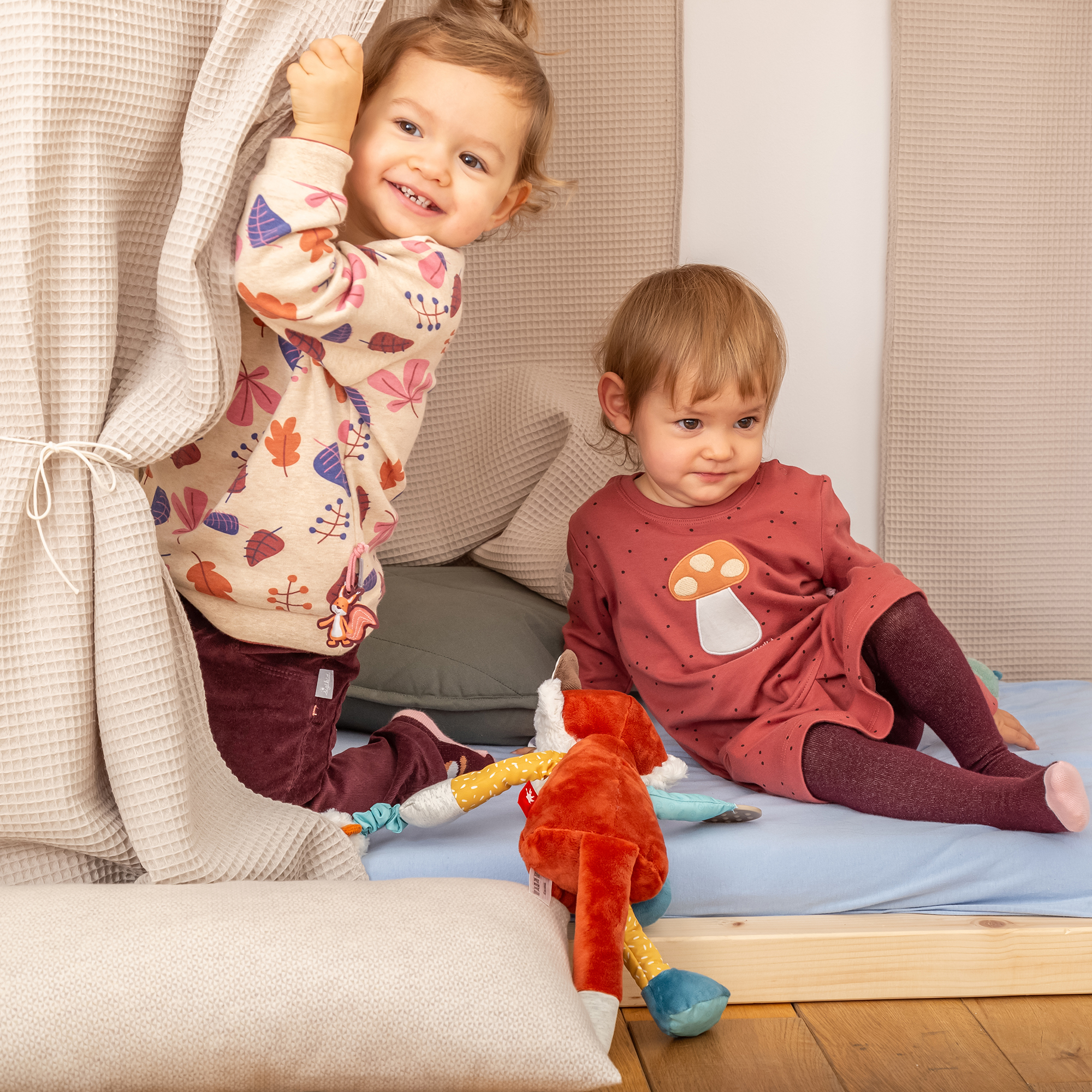 Baby Wendeshirt rotbraun mit Pünktchen/bunter Herbstprin