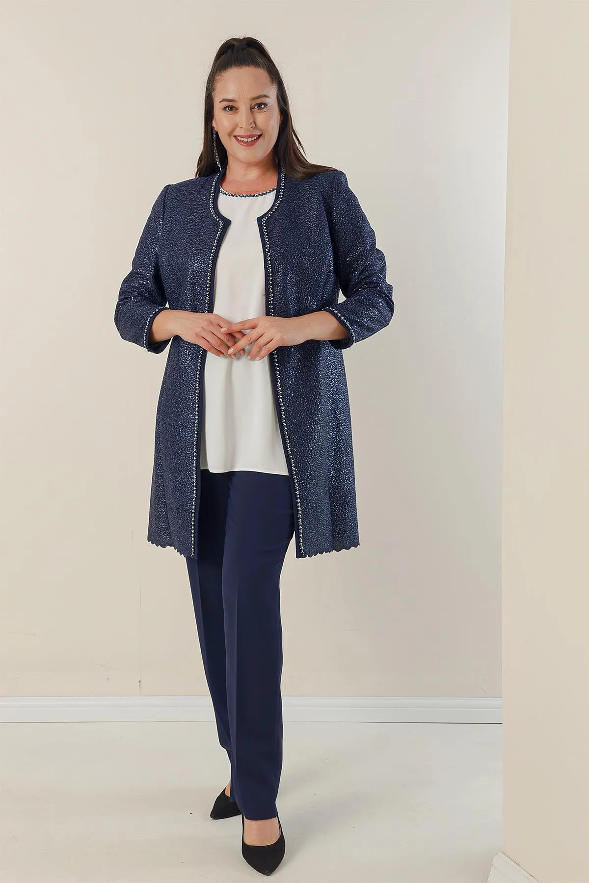 By Saygı  3-teiliges Set mit bestickter Tunika, Jacke, Bluse und Hose in Übergröße