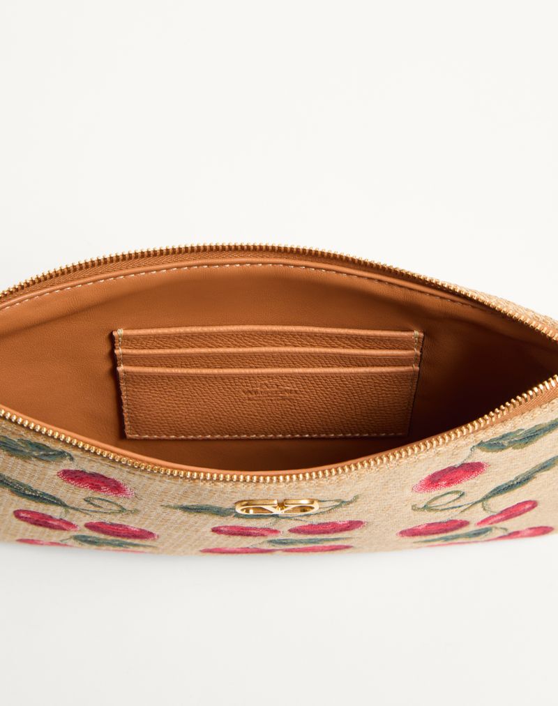 VLogo Signature Raffia Jacquard Clutch med Kirsebærmotiv