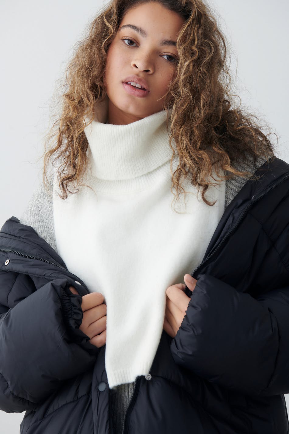 Elwira neck collar