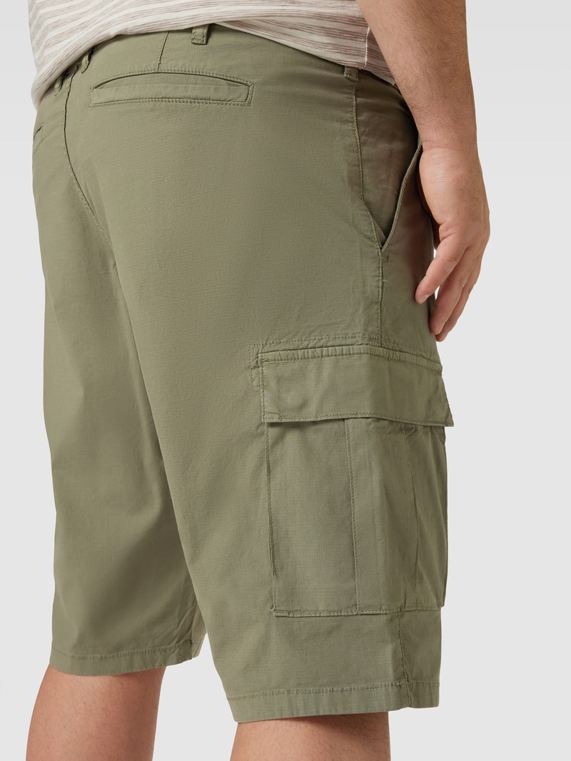 PLUS SIZE Relaxed Fit Bermudas mit Cargotaschen in olivgrün