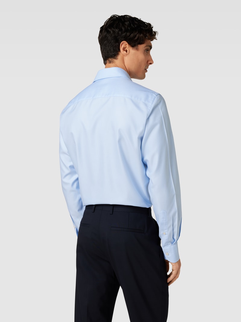 Travel Fit Business-Hemd mit Knopfleiste Modell 'Cutaway' in bleu