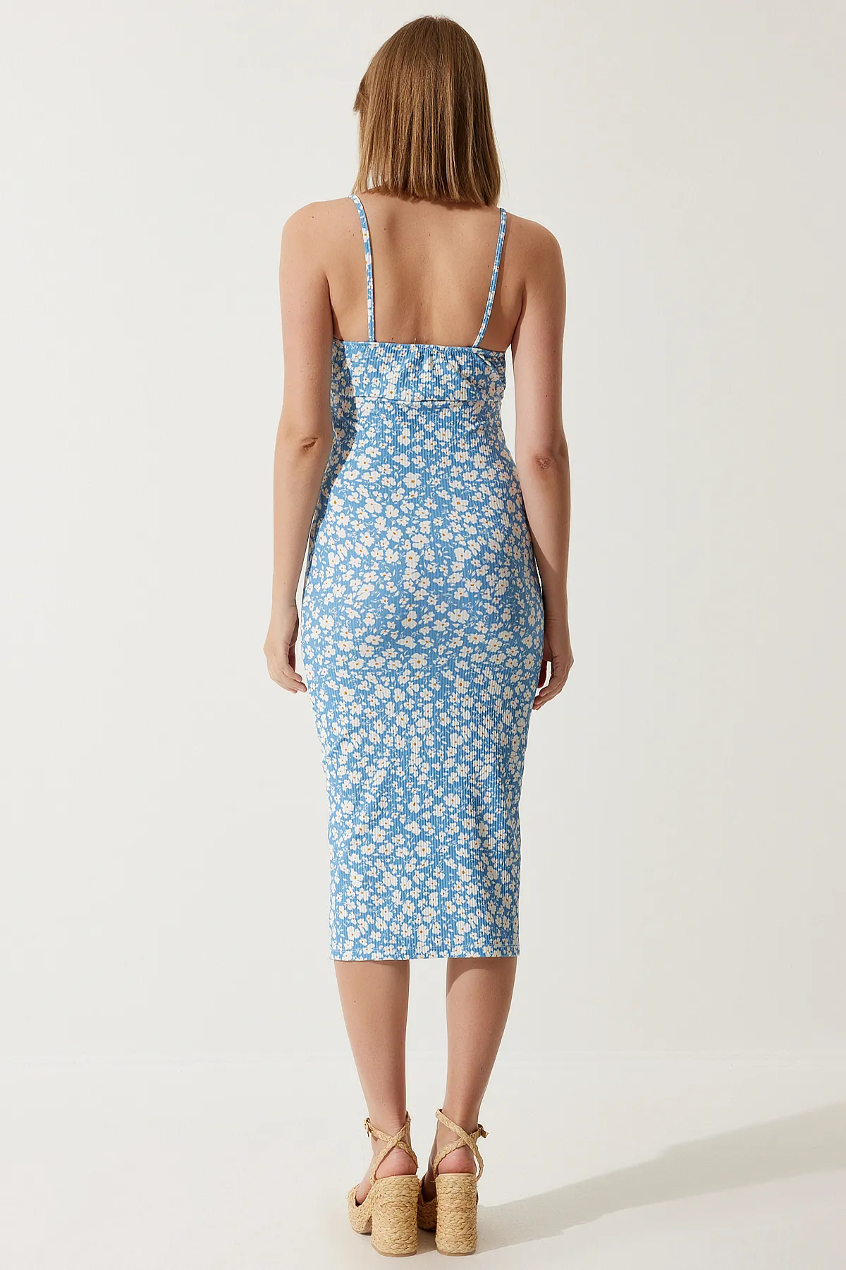Happiness İstanbul  Himmelblaues, geblümtes, geschlitztes Sommer-Strickkleid für Damen CI00029