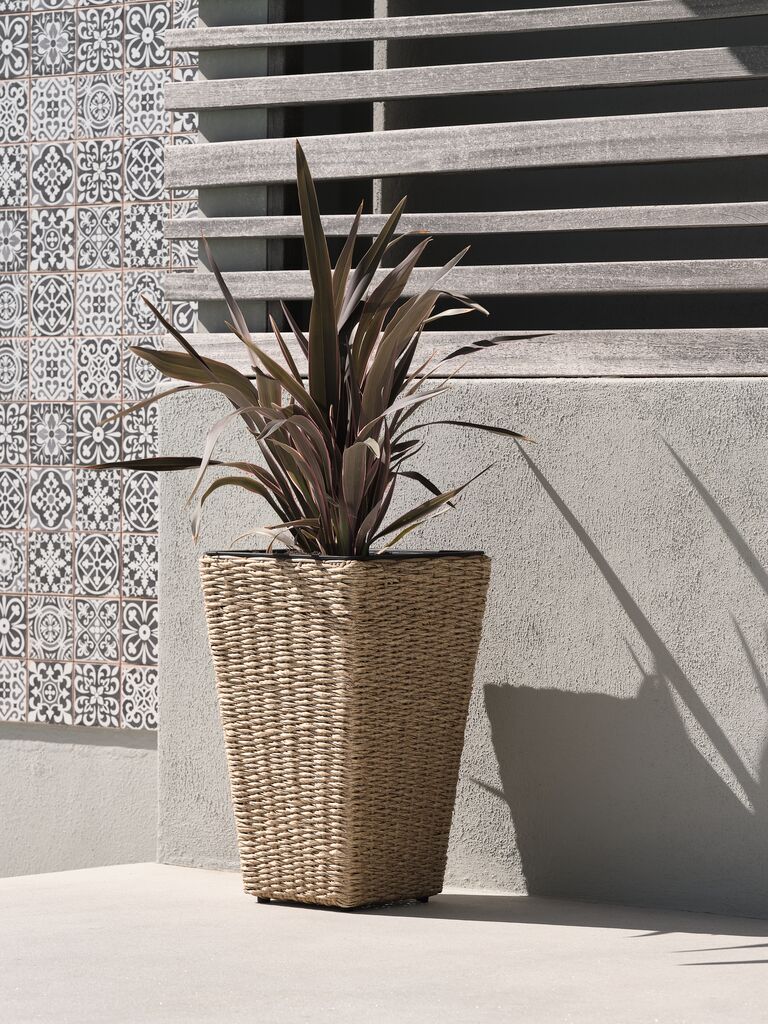 Vaso de flores KUBB KUBB, 30 cm de largura x 30 cm de comprimento x 50 cm de altura, cor natural.
