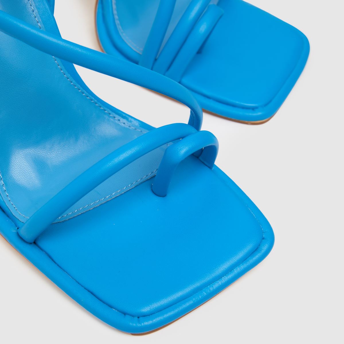 Schuh Santana – Blå höga klackar med remmar