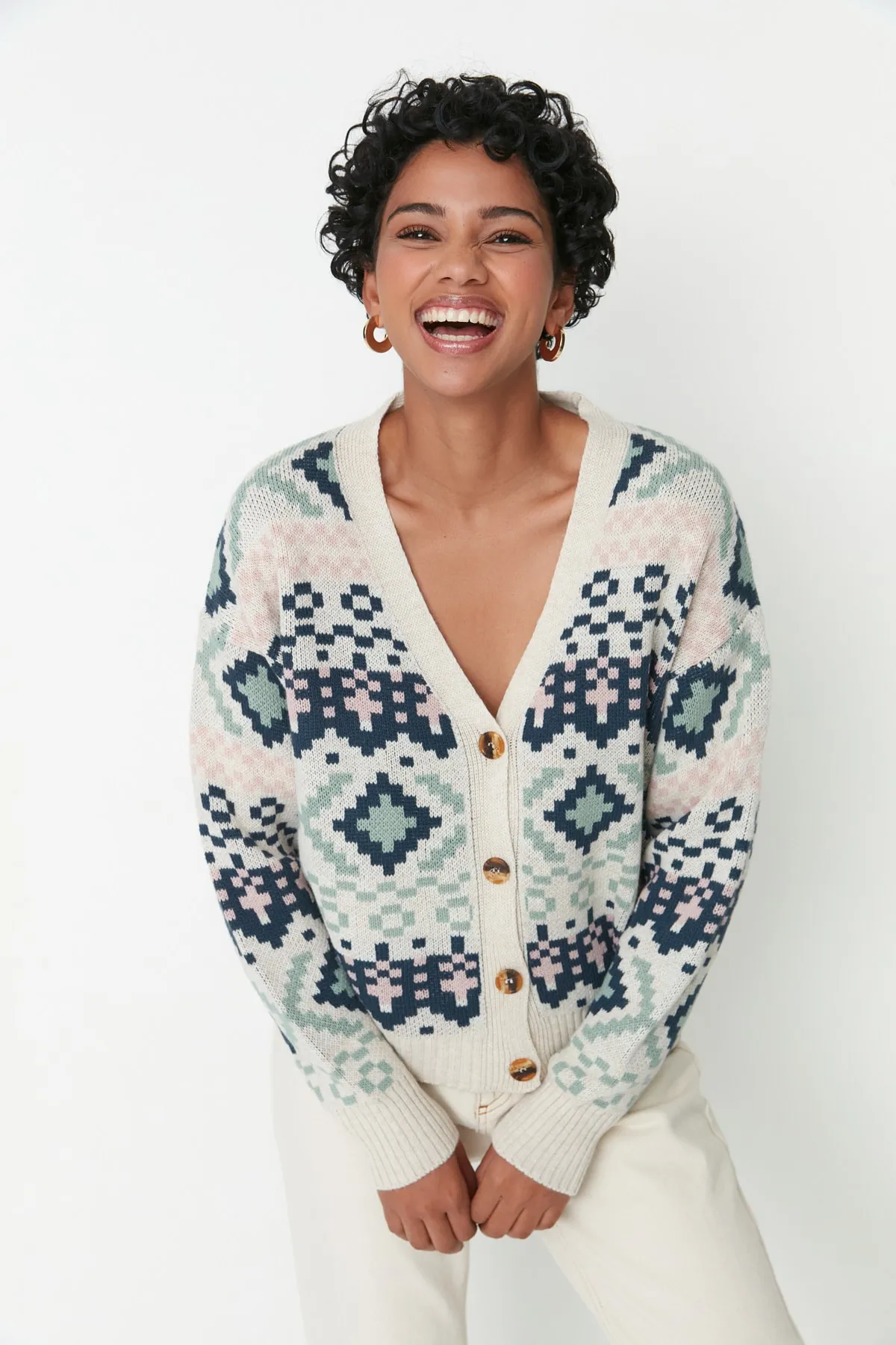 Trendyol Collection  Steinfarbene, gemusterte Strickjacke aus Strick TWOAW22HI0329