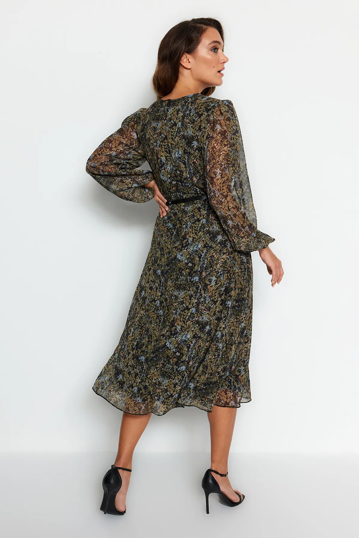 Trendyol Collection  Grünes A-Linien-Midikleid mit zweireihigem Kragen und gemustertem Chiffonkleid, gewebtes Kleid TWOAW24EL00660