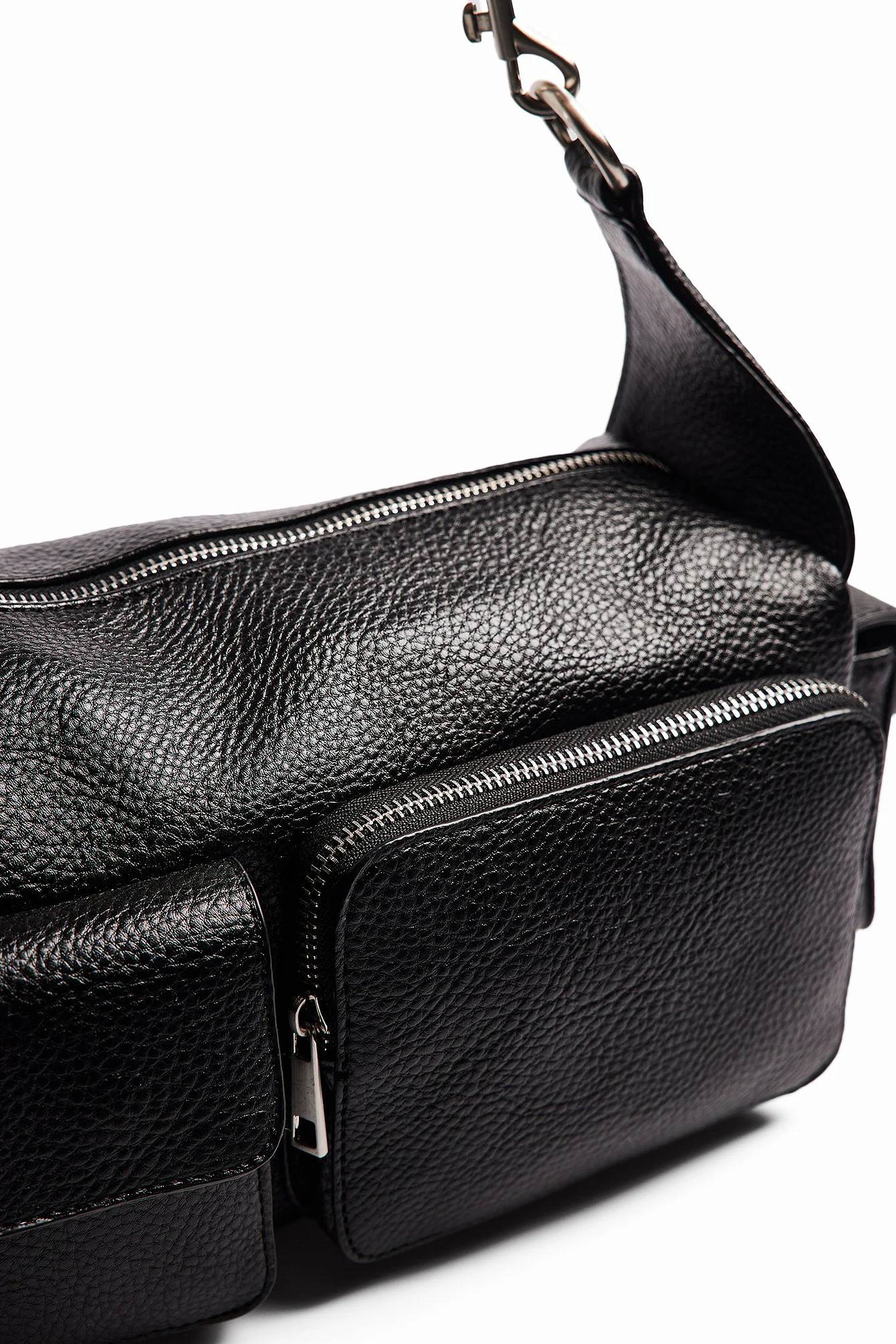 Umhängetasche mit Taschendetail