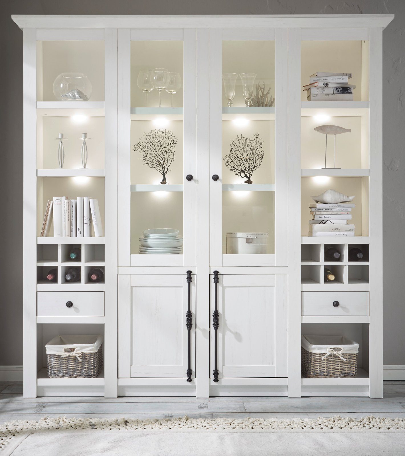 Furn.Design Buffet Hooge (Buffetschrank in weiß Pinie Landhaus, 194 x 207 cm) mit Weinregalen, mit Drehriegelverschluss