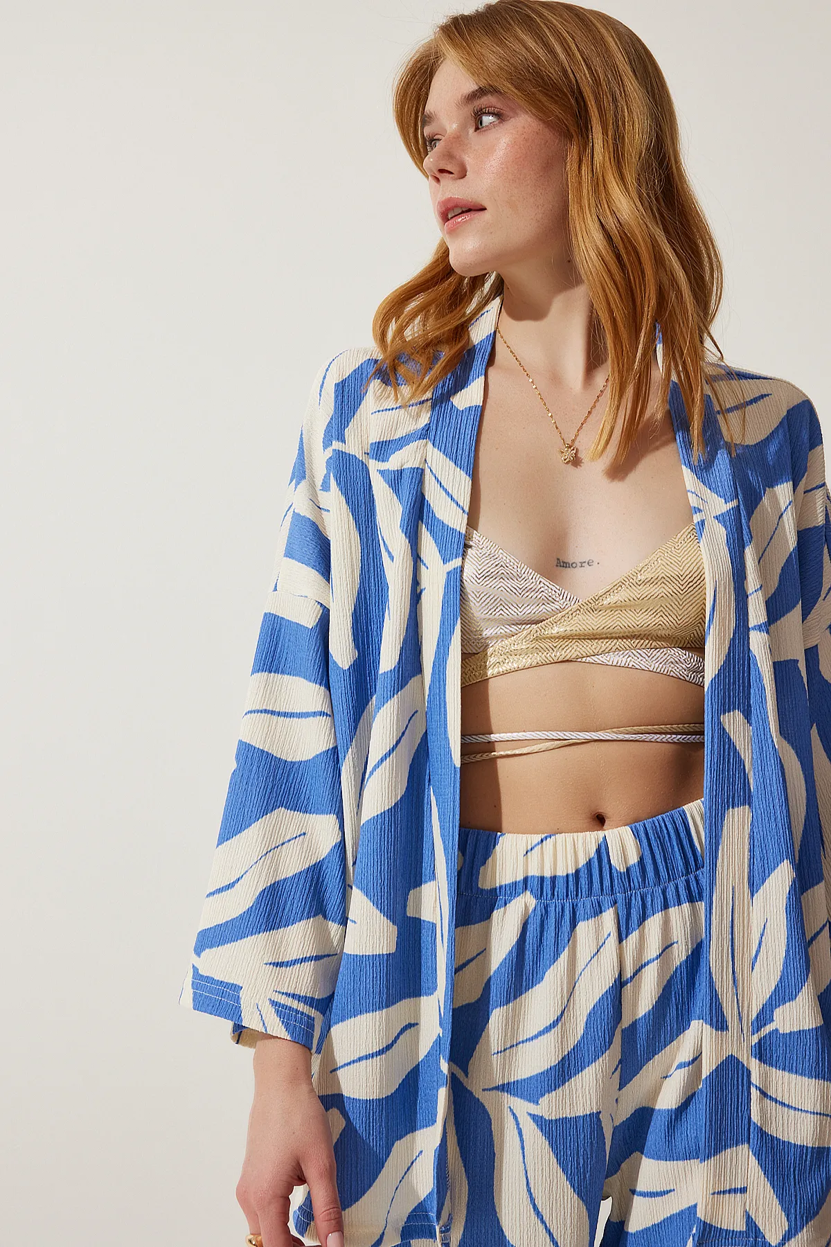 Happiness İstanbul  Himmelblaues gemustertes Crinkle-Sommerjacke-Palazzo-Set für Damen DD01304