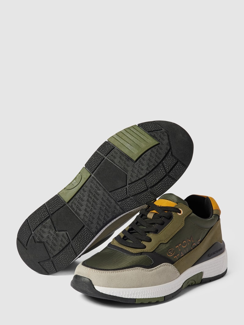 Sneaker mit Label-Details in khaki