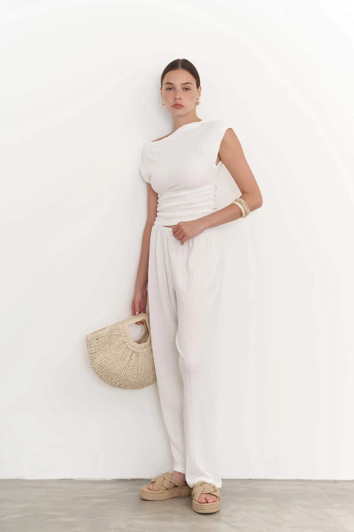 MAİ COLLECTİON  Sona – Weißes, asymmetrisches Blusen-Hosen-Set