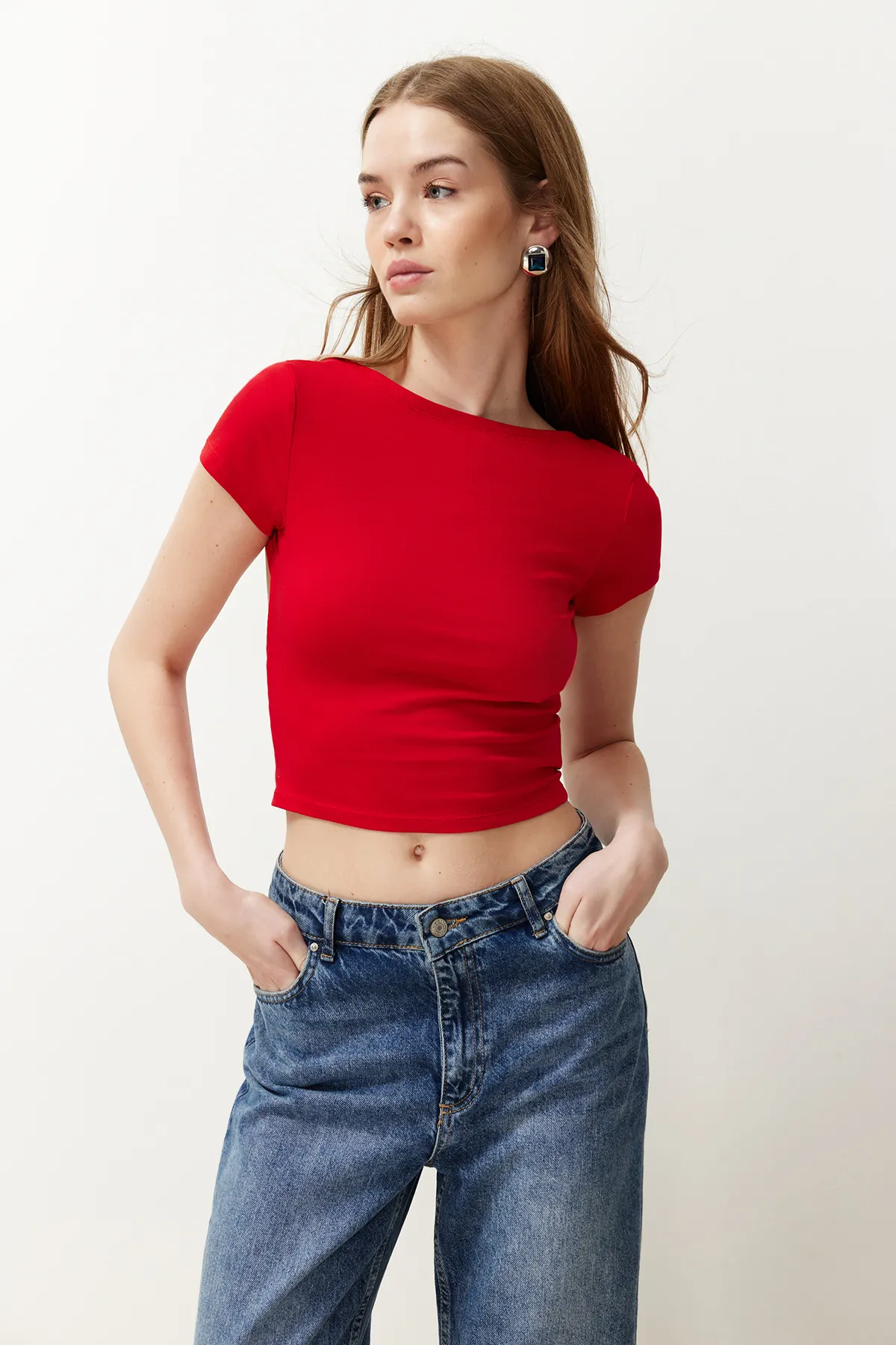 Trendyol Collection  Rote, rückenfreie, bauchfreie, dehnbare Strickbluse aus Baumwolle TWOSS23BZ00912