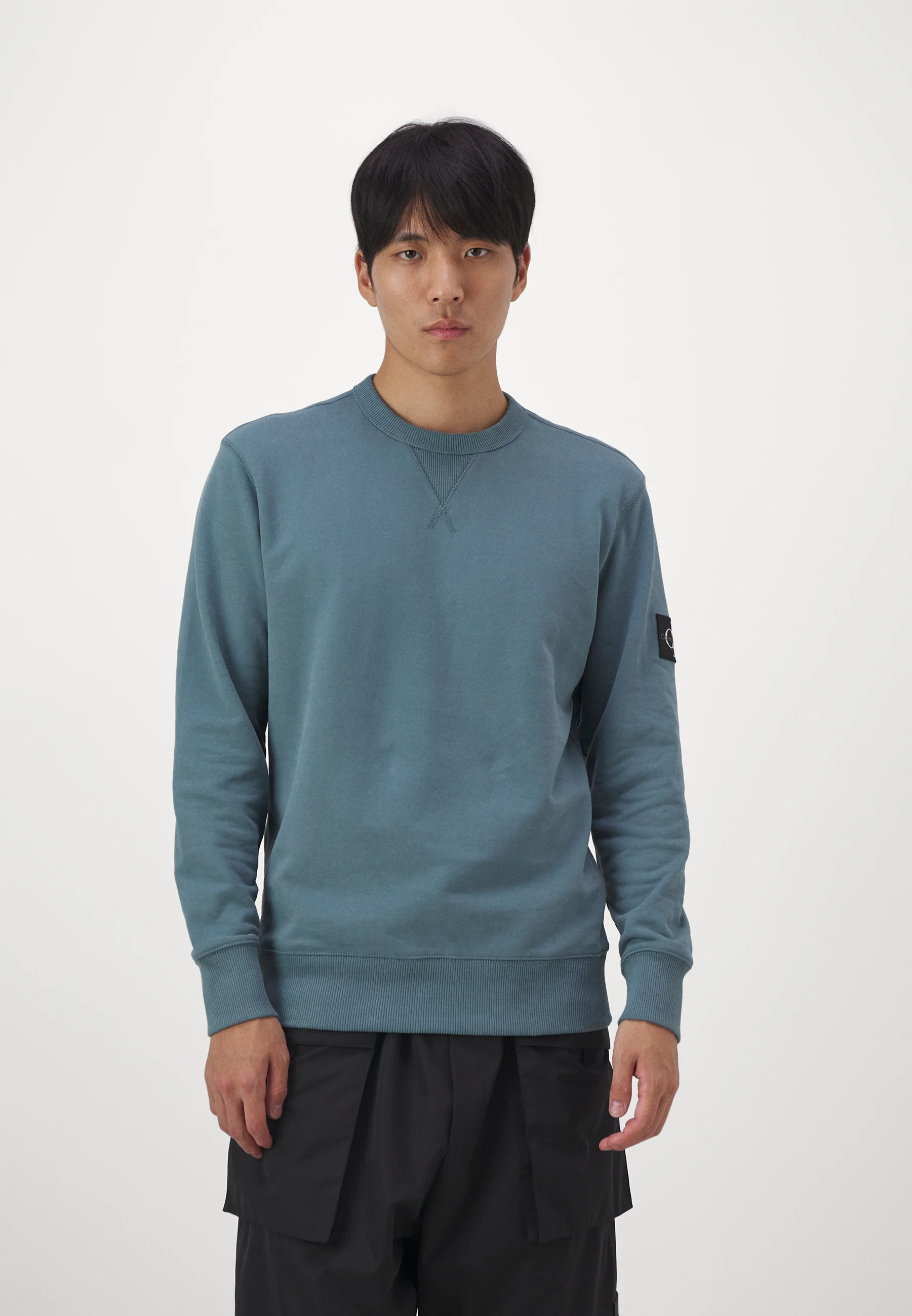 Sudadera con cuello redondo y insignia de Calvin Klein Jeans