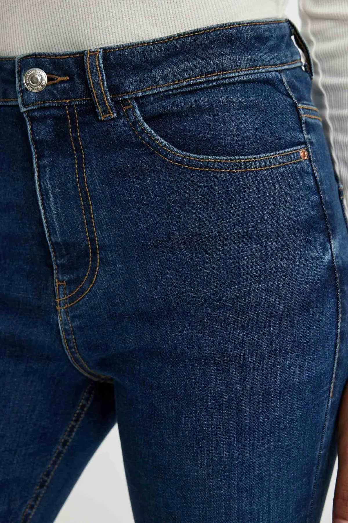 DeFacto  Skinny Jeans mit hoher Taille und schmalem Bein - Knöchellänge A6995ax23wn