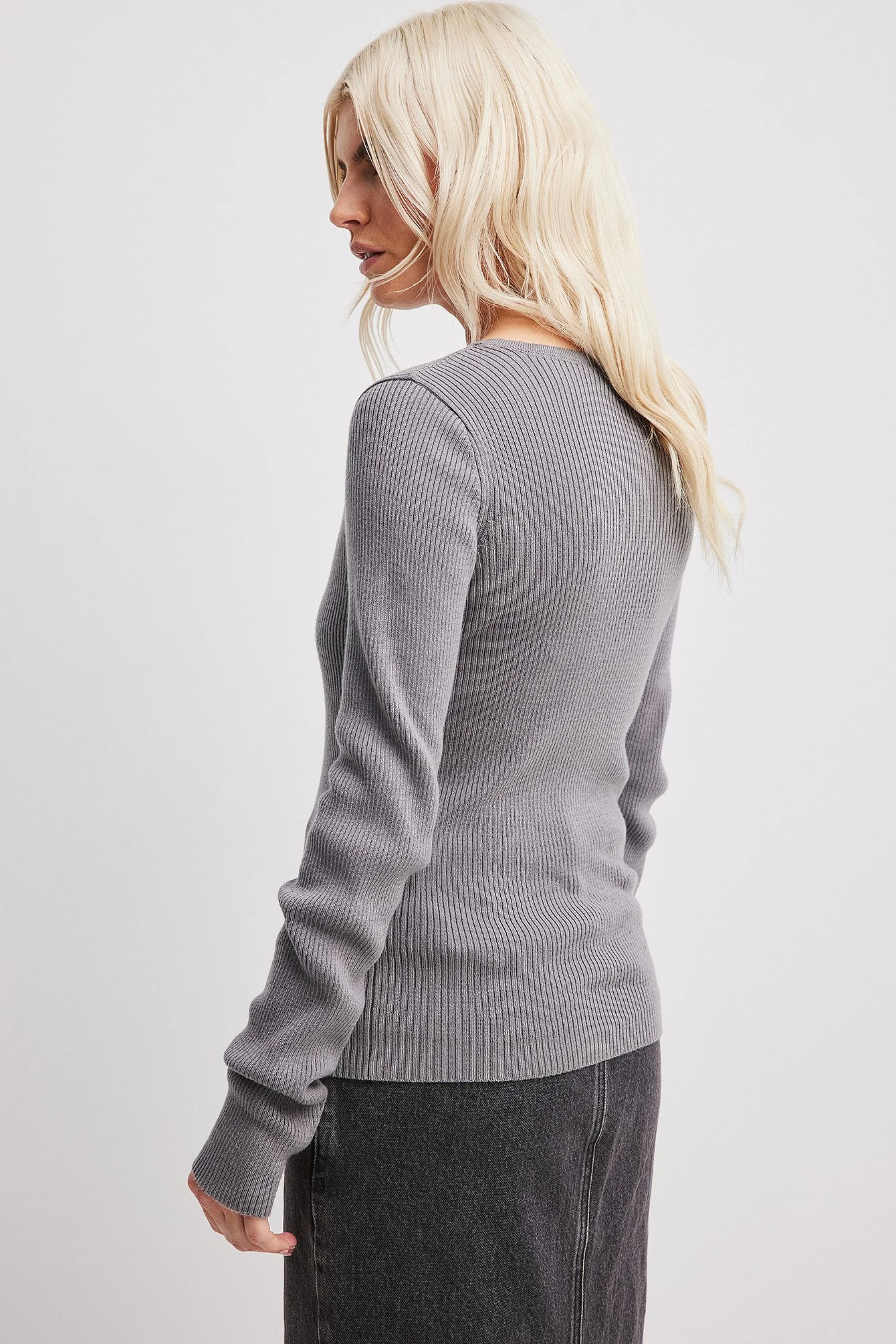 Leichter Ripp-Strickpullover mit V-Detail