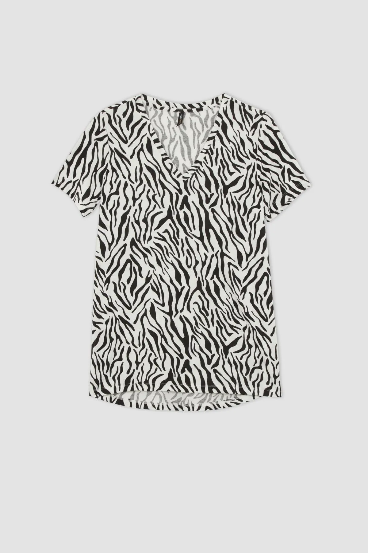DeFacto  Traditionelles, normal geschnittenes, kurzärmliges T-Shirt mit V-Ausschnitt und Zebramuster Z6456az23sp