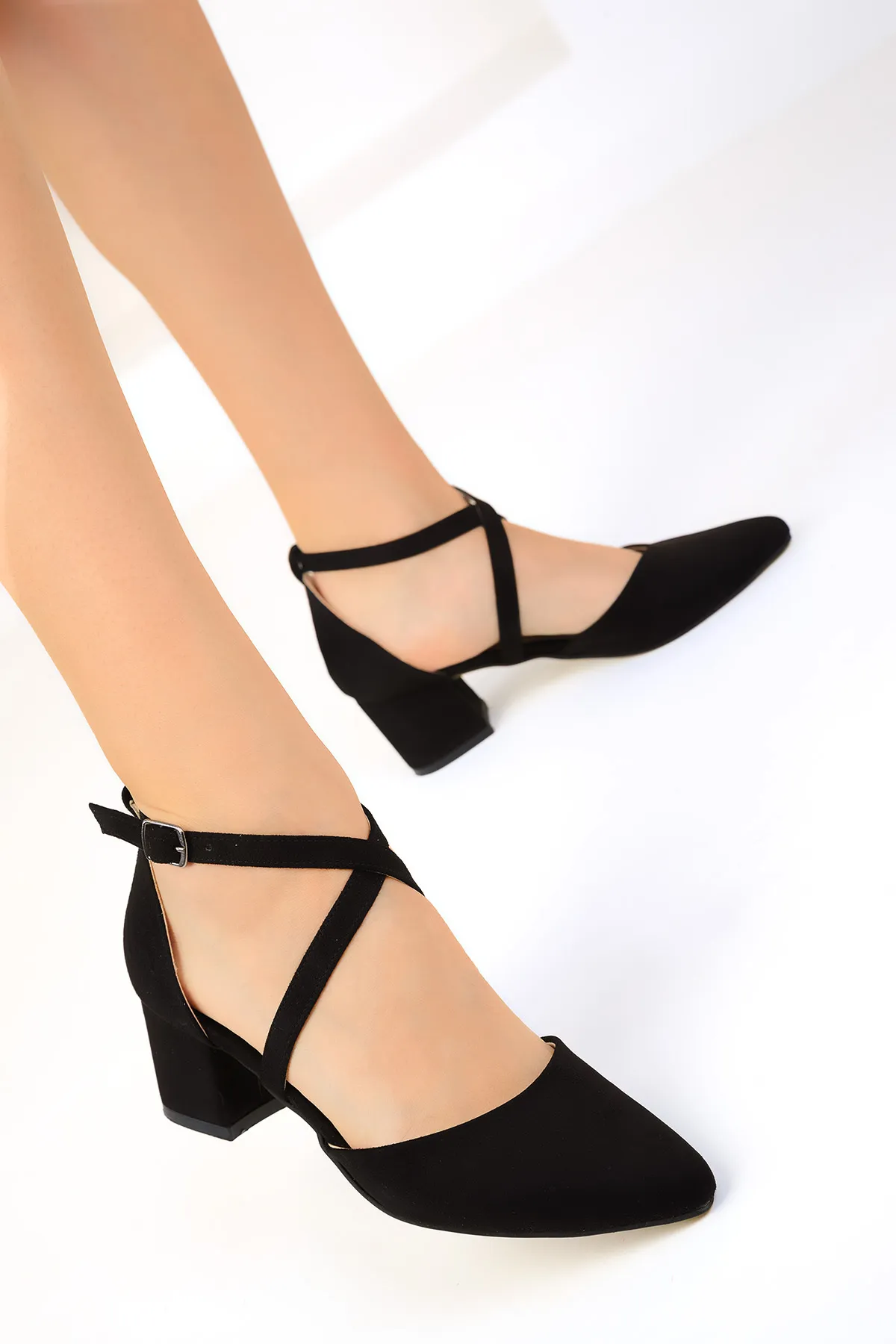 SOHO  Schwarze Wildlederschuhe mit klassischem Absatz für Damen 14392