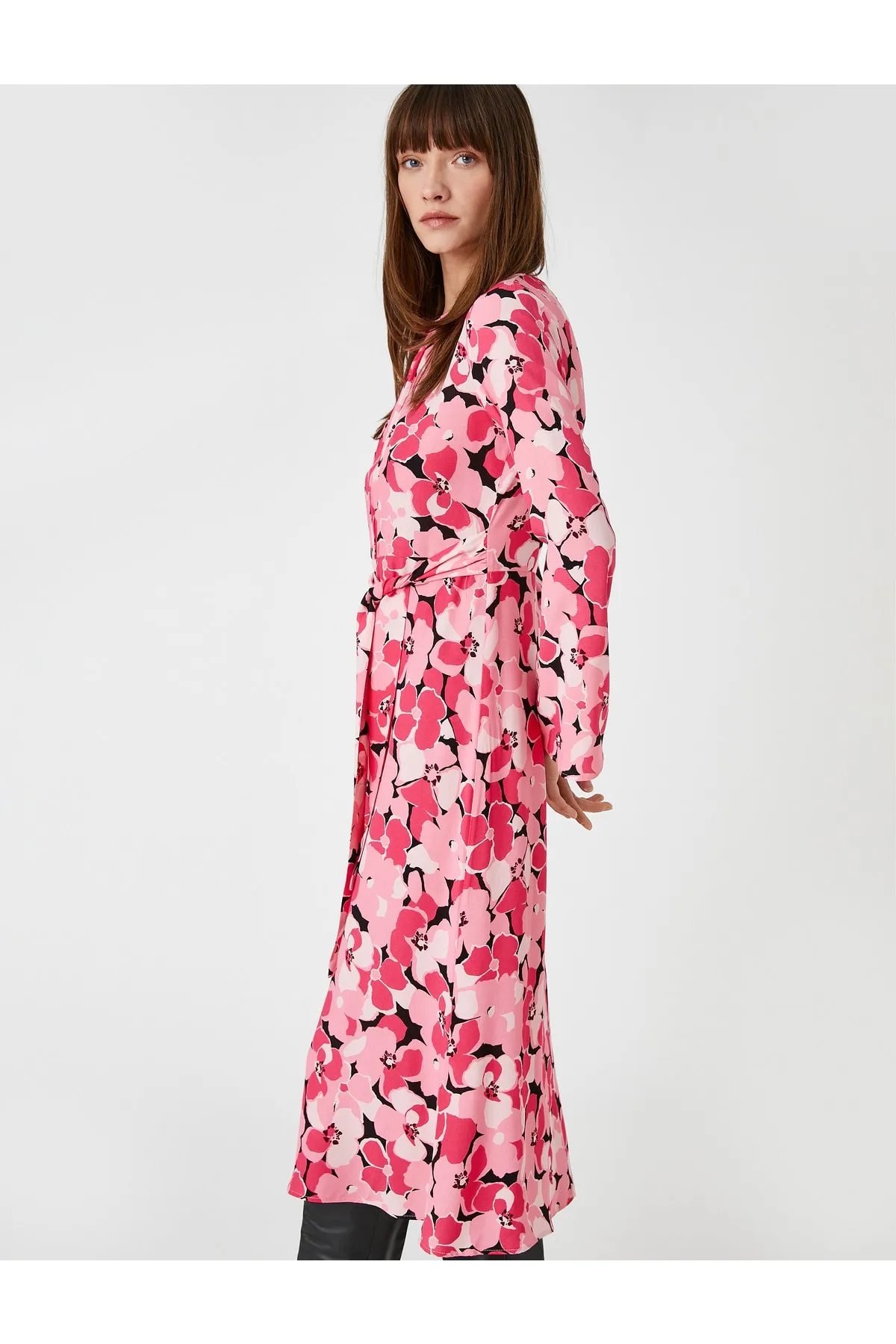 Koton  Midikleid mit Blumenmuster, langen Ärmeln und Gürtel