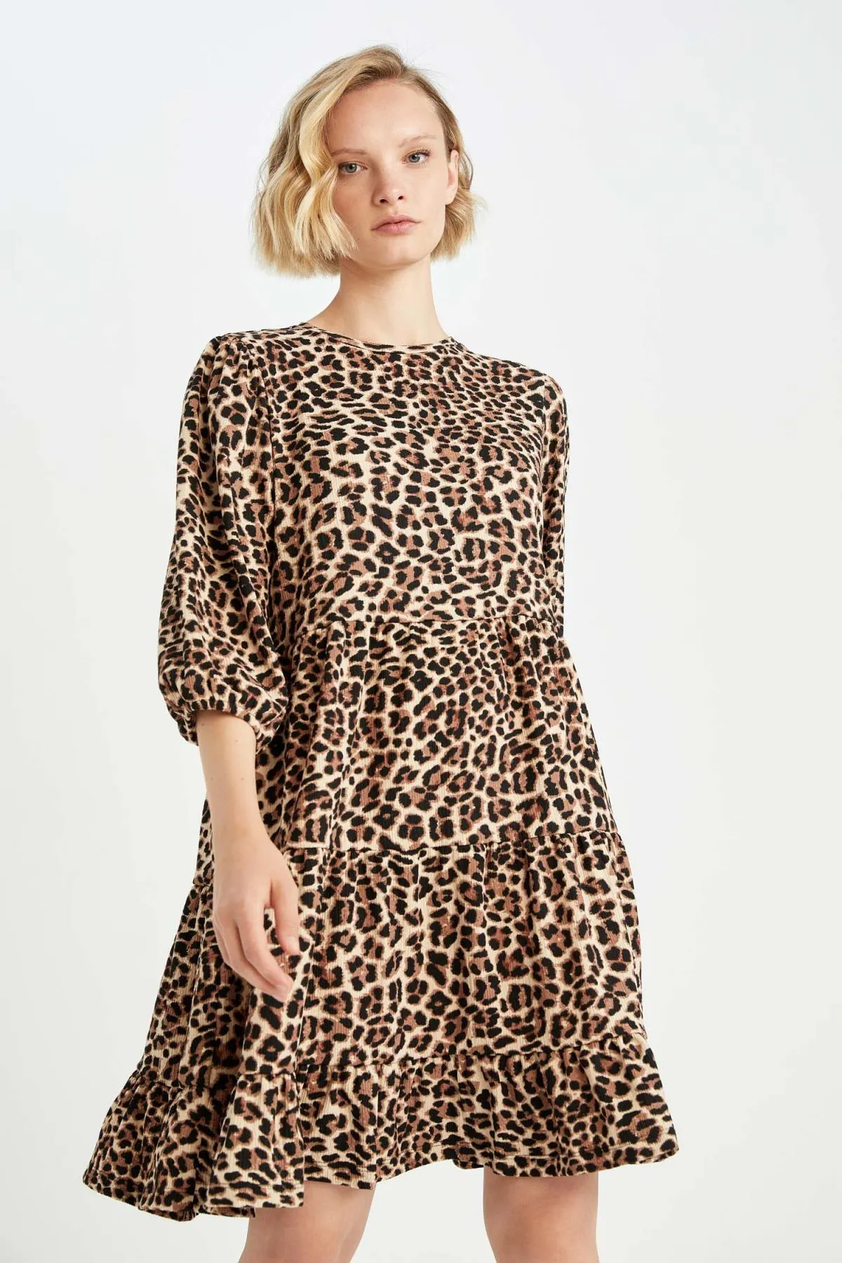 DeFacto  Strukturiertes Minikleid aus Seersucker mit Leopardenmuster und Rundhalsausschnitt und Ballonärmeln Y7044az22hs