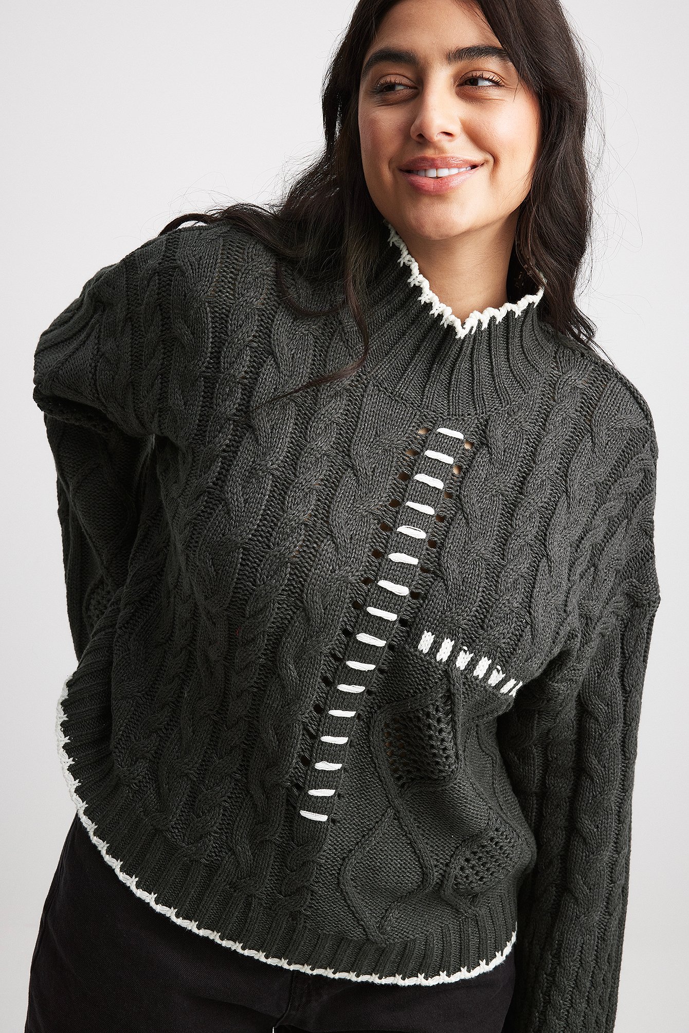 Strickpullover mit Zopfmuster
