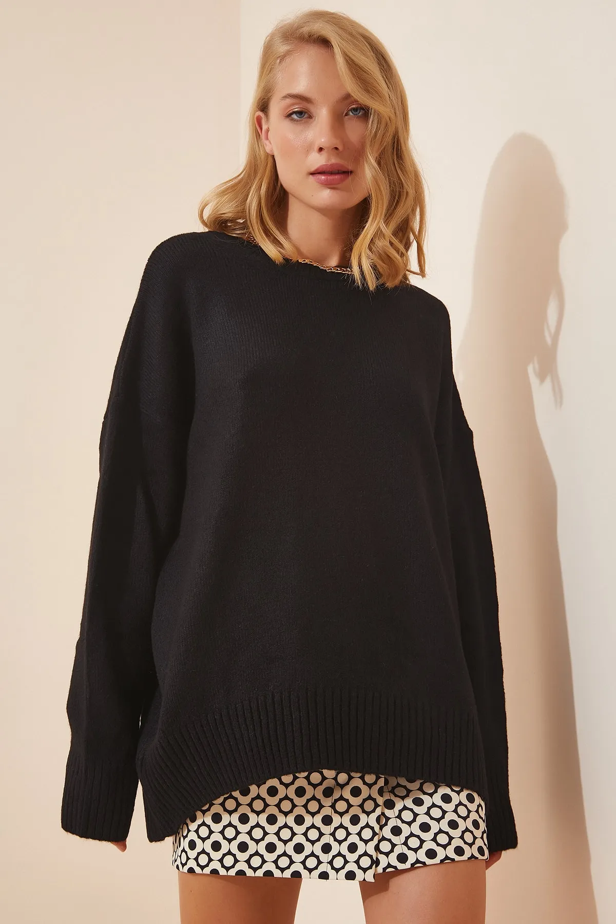 Happiness İstanbul  Schwarzer Oversize-Strickpullover für Damen PN00054