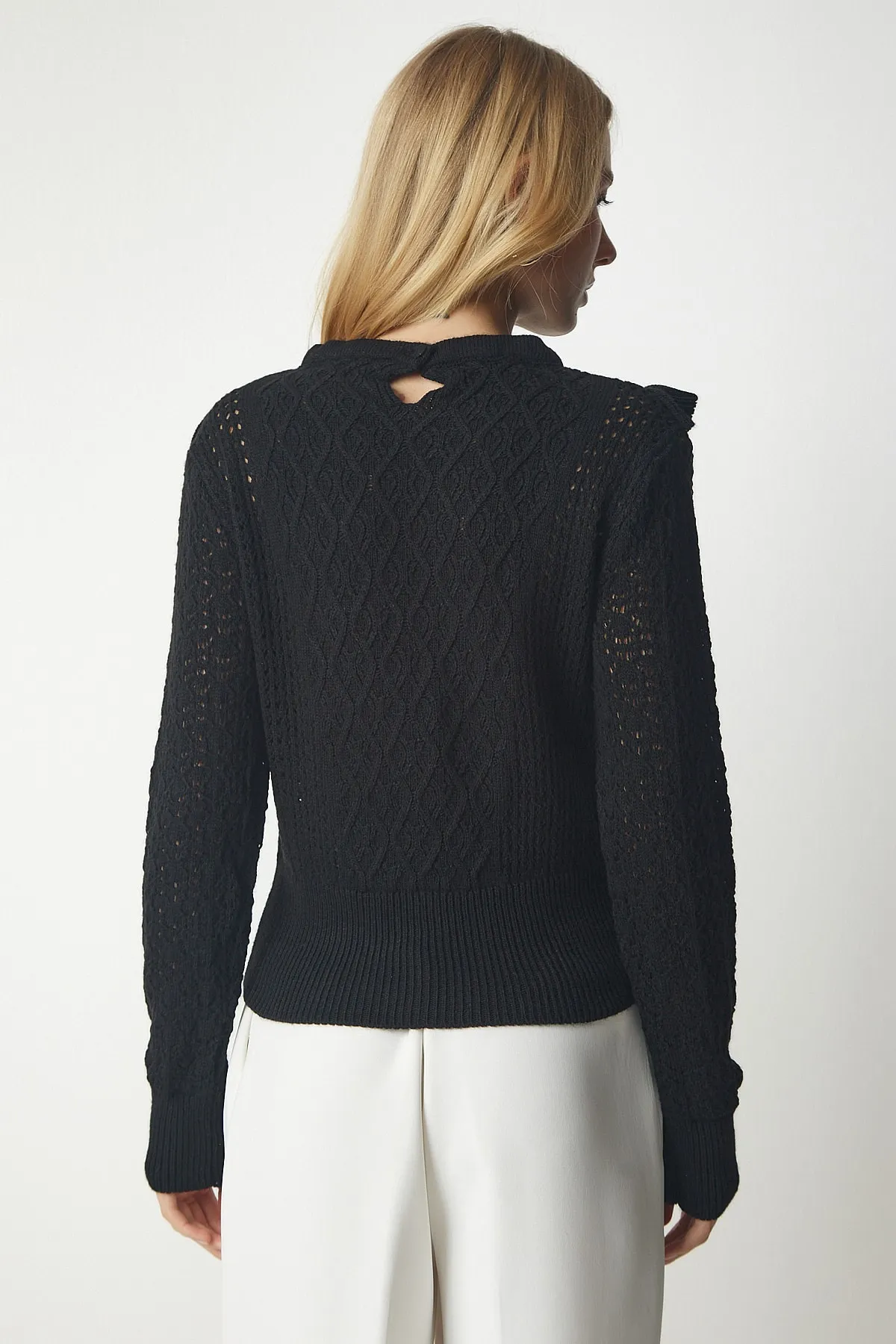 Happiness İstanbul  Schwarzer Damen-Strickpullover mit geschwungenem Rüschendetail YY00169
