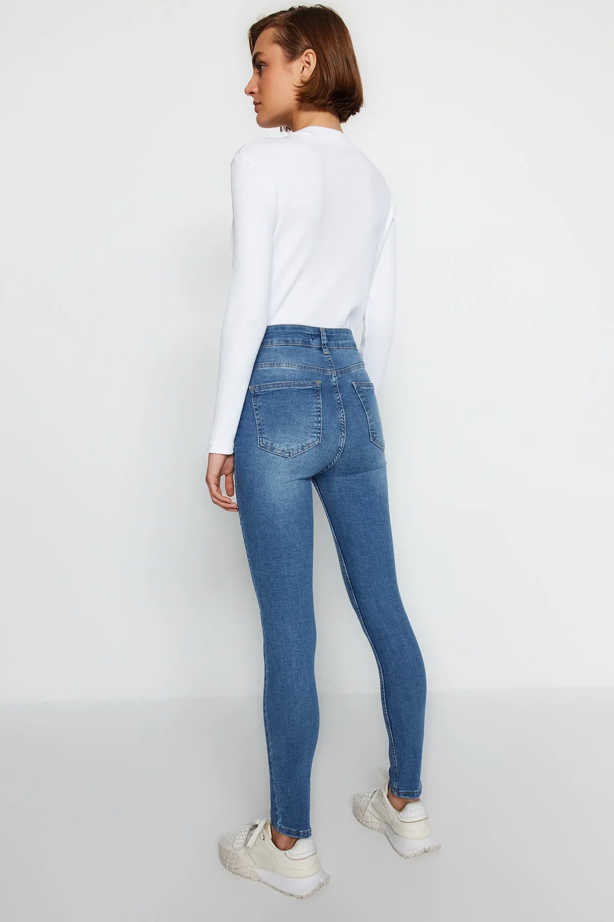 Trendyol Collection  Blaue Skinny Jeans mit hoher Taille TWOAW24JE00081