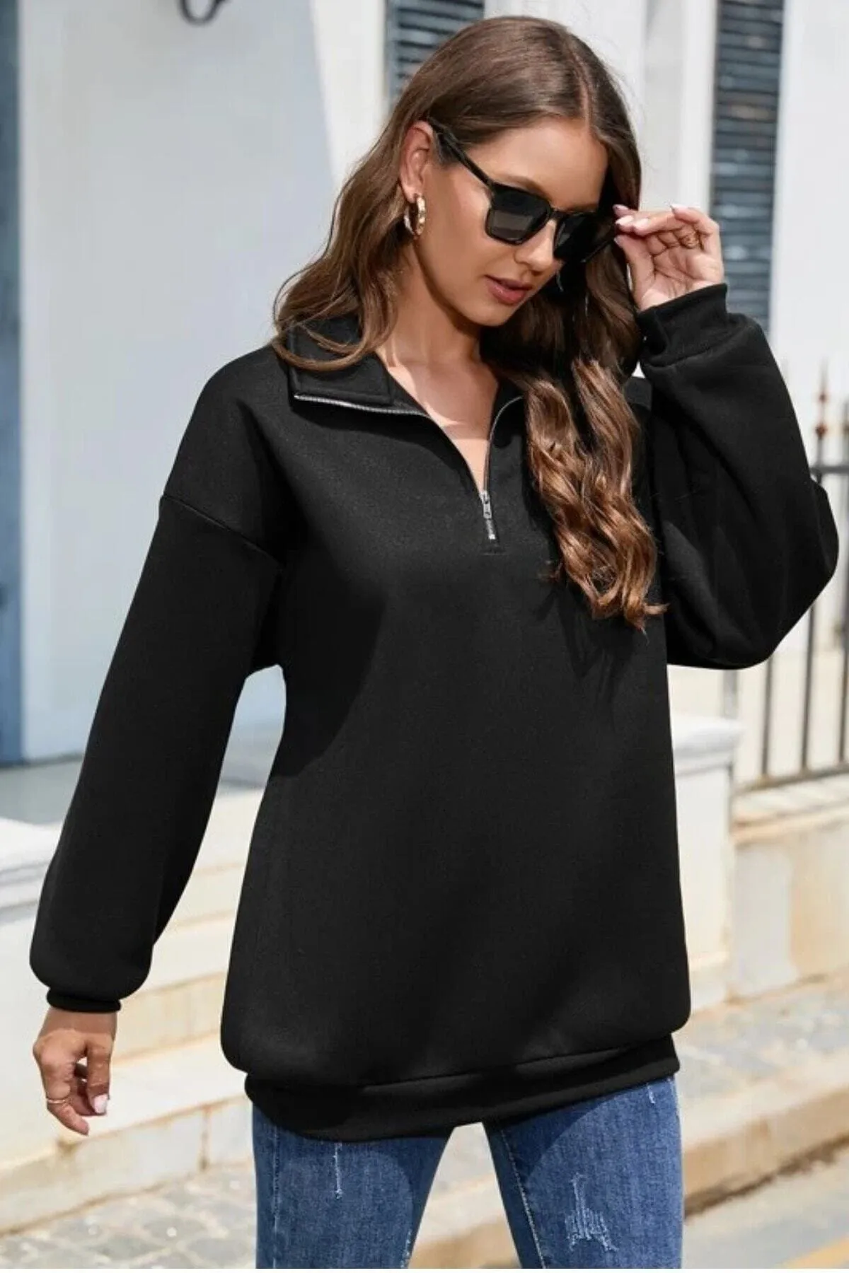 MODAGEN  Unisex-Sweatshirt in Schwarz mit halbem Reißverschluss und hohem Kragen