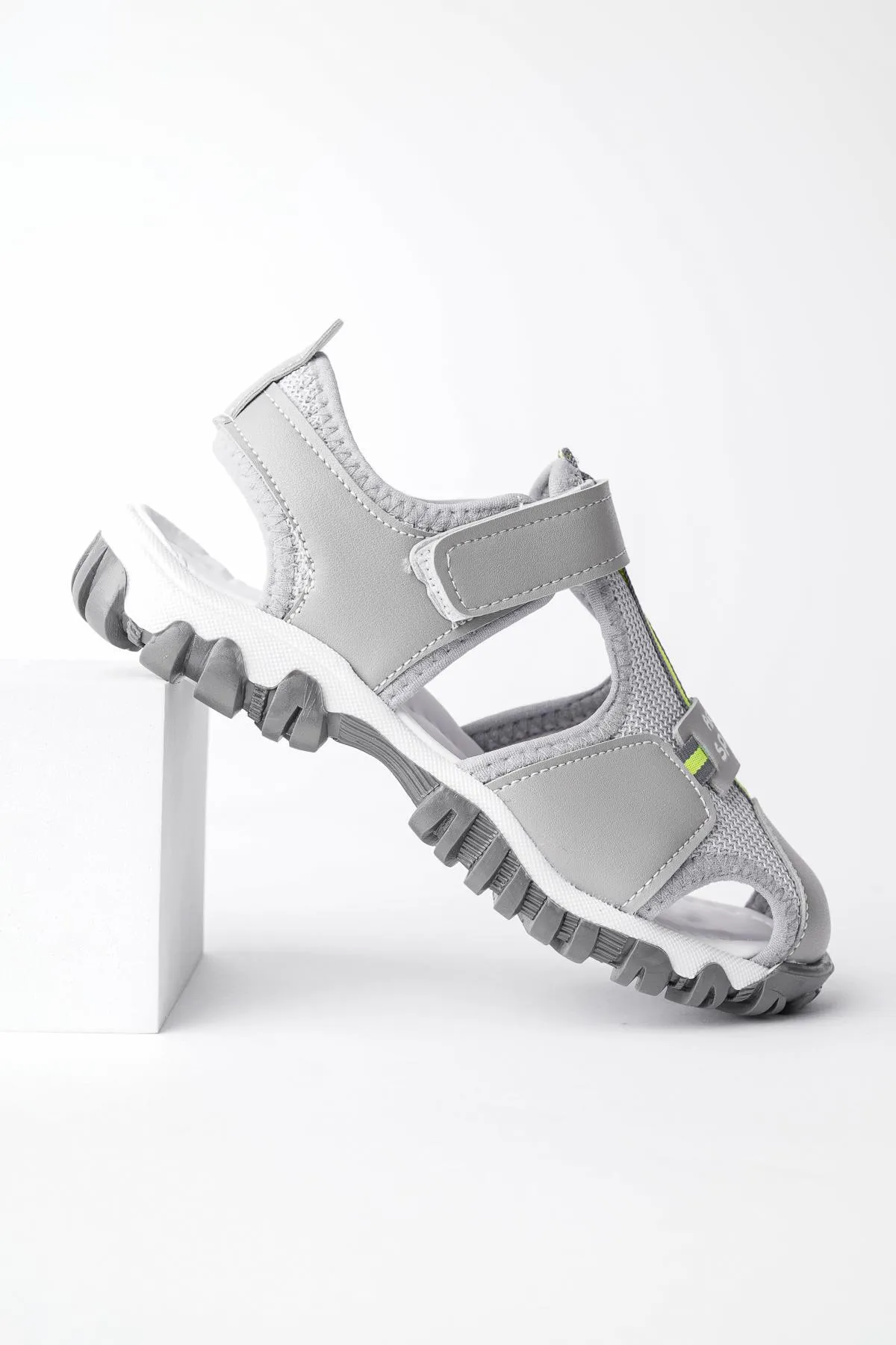 MUGGO  Tweety Garantierte tägliche orthopädische Unisex-Kindersandalen mit leichter Sohle, geschlossener Vorderseite und Klettverschluss
