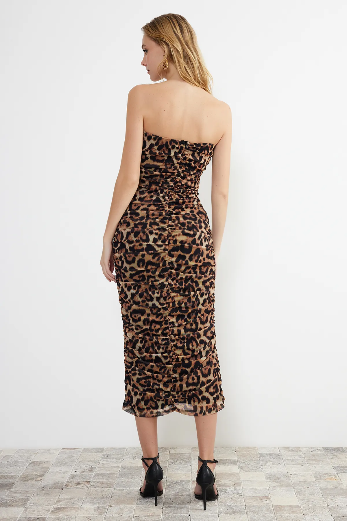 Trendyol Collection  Mehrfarbiges, drapiertes, tailliertes, gestricktes, elegantes Abendkleid TPRSS24EL00058
