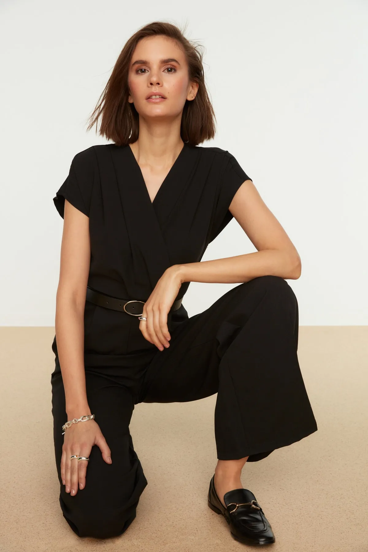 Trendyol Collection  Schwarzer, zweireihiger Maxi-Weboverall mit Gürtel und Kragen TWOSS21TU0004