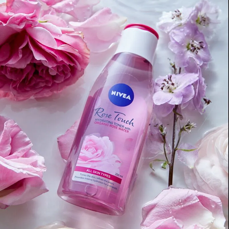 Ενυδατική λοσιόν Nivea Rose Touch με βιολογικό νερό τριαντάφυλλου