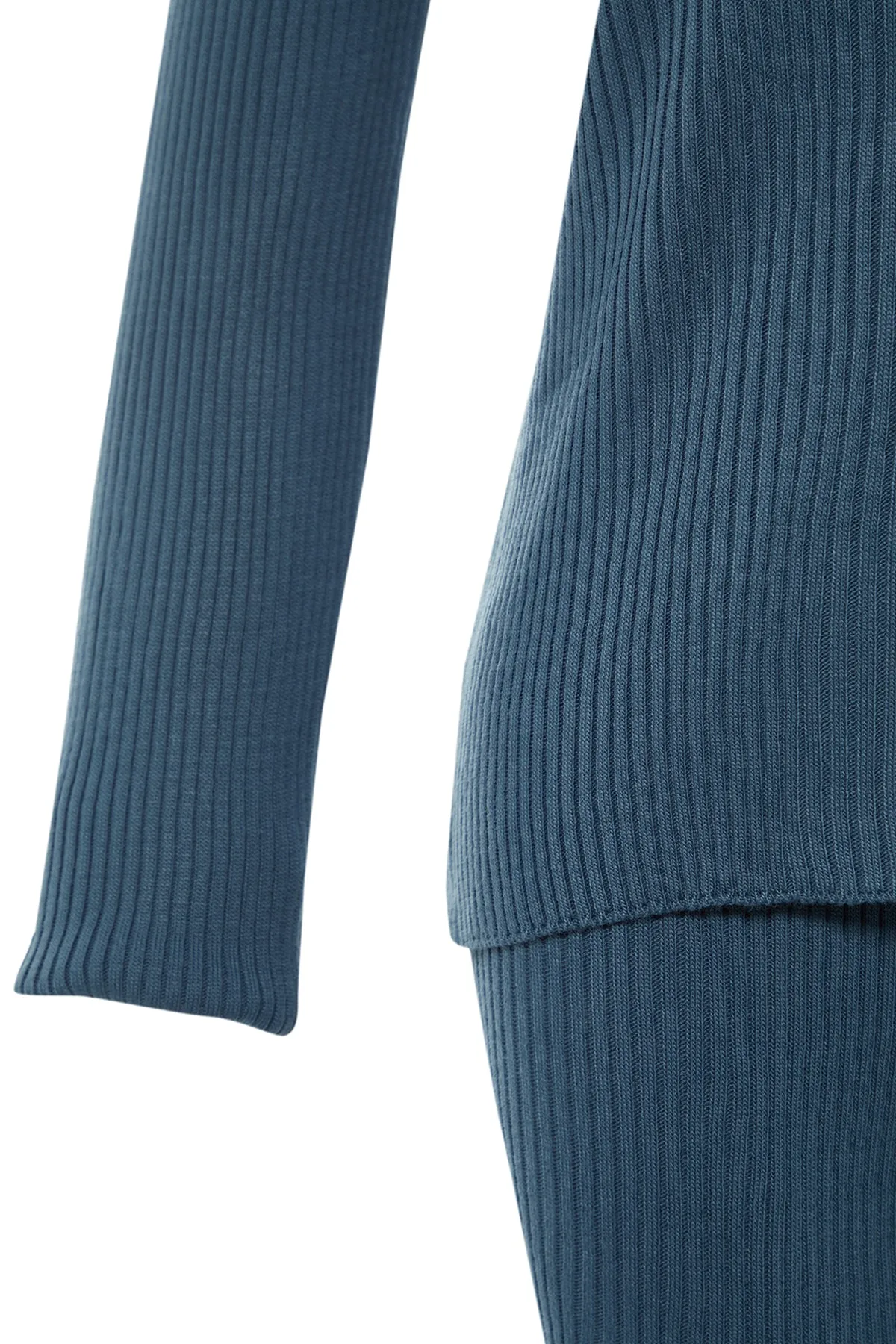 Trendyol Collection  Indigofarbenes Strickoberteil und -unterteil mit V-Ausschnitt TWOAW23AU00139