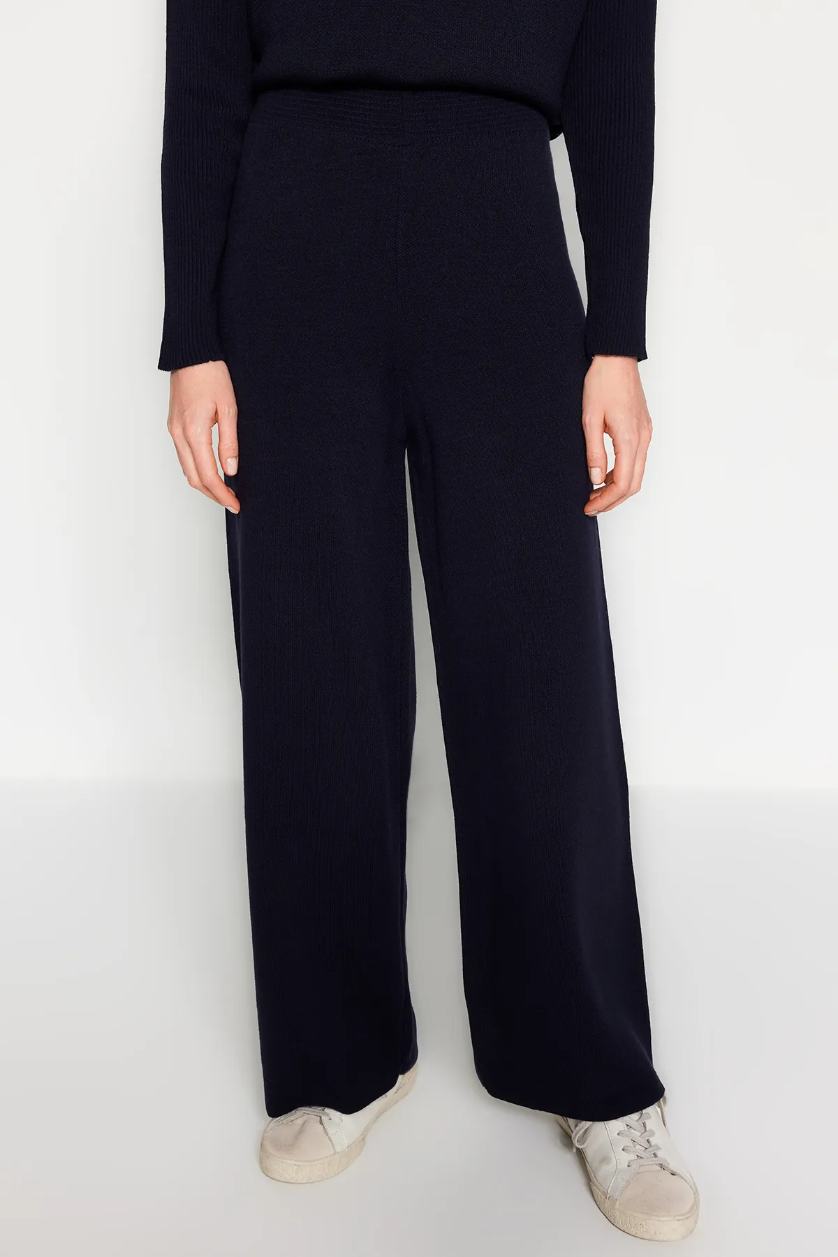 Trendyol Modest  Dunkelblaues, geschlitztes, weites Bein-Strickwaren-Set für Unter- und Obermaterial TCTAW24US00028