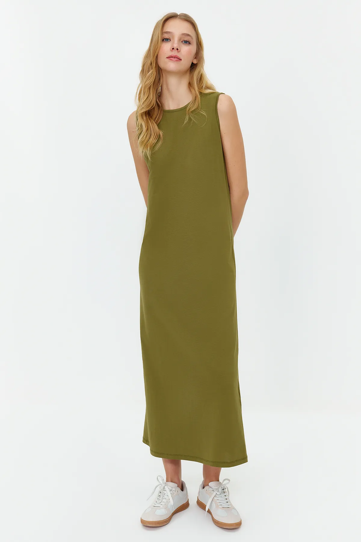 Trendyol Modest  Khakifarbenes, ärmelloses Kleid mit Futter und Unterlage TCTSS21UK0034