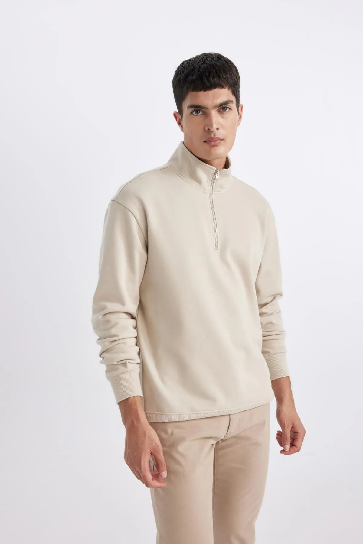 DeFacto  Comfort Fit Stehkragen-Sweatshirt aus dickem Stoff X7405az24sp