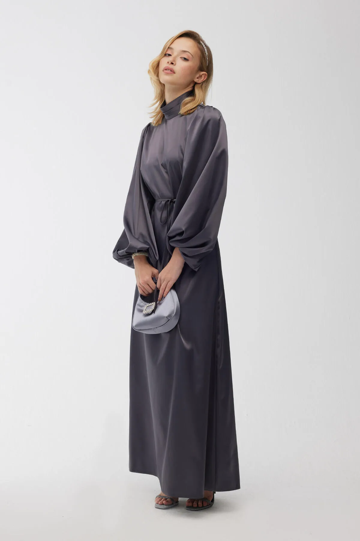 Manuka  Abendkleid aus Satin mit Ballonärmeln, Anthrazit