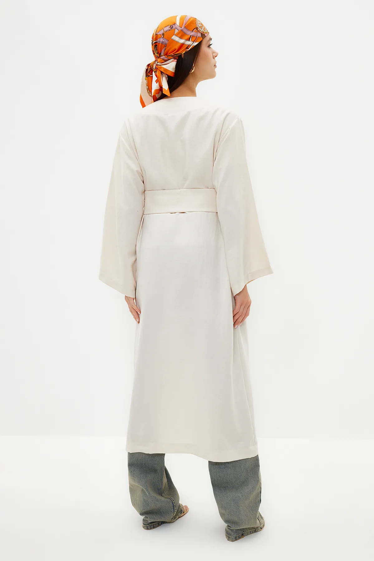Trendyol Modest  Gewebter Kimono und Kaftan in Leinenoptik mit steinernem Taillenband-Detail TCTSS24KK00001