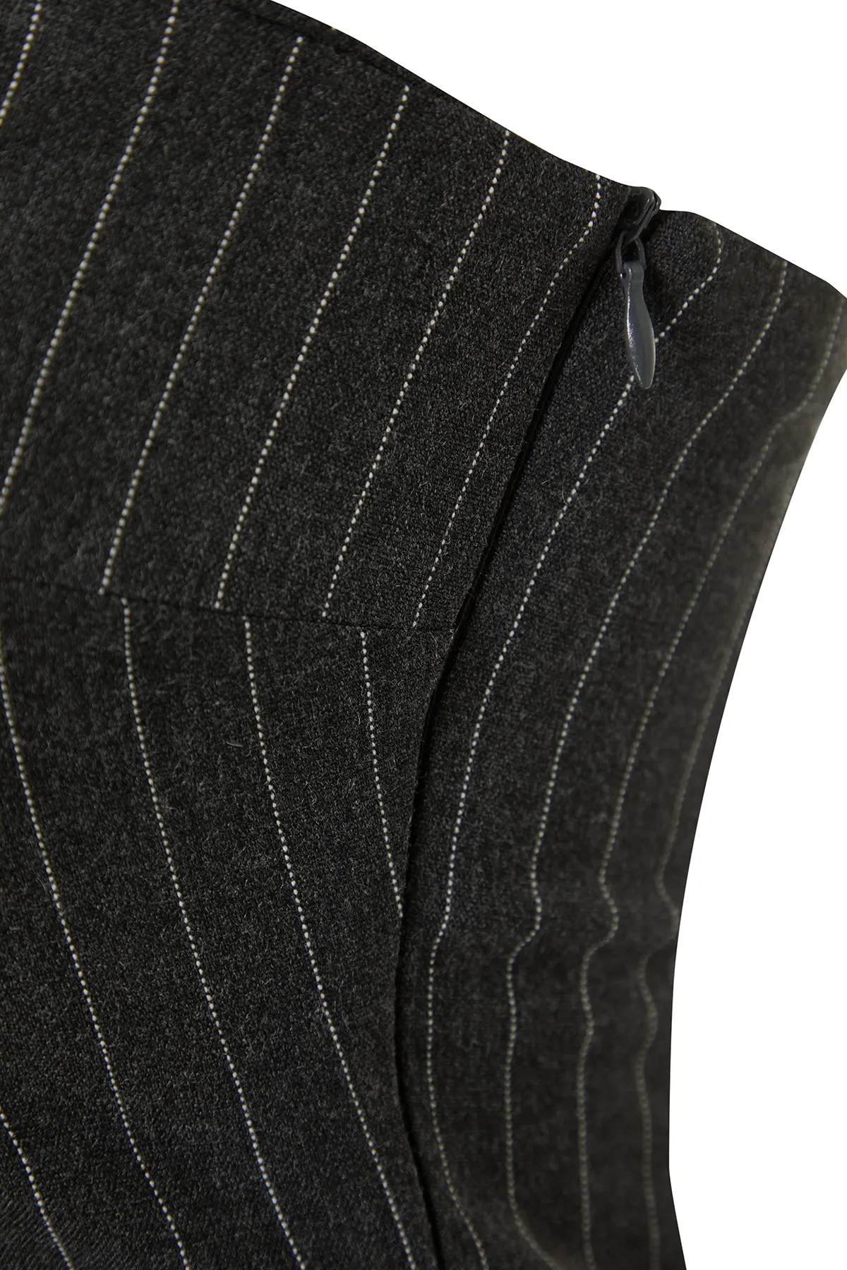 Trendyol Collection  Anthrazitfarbenes, trägerloses, gewebtes, gestreiftes Minikleid TWOSS23EL02342