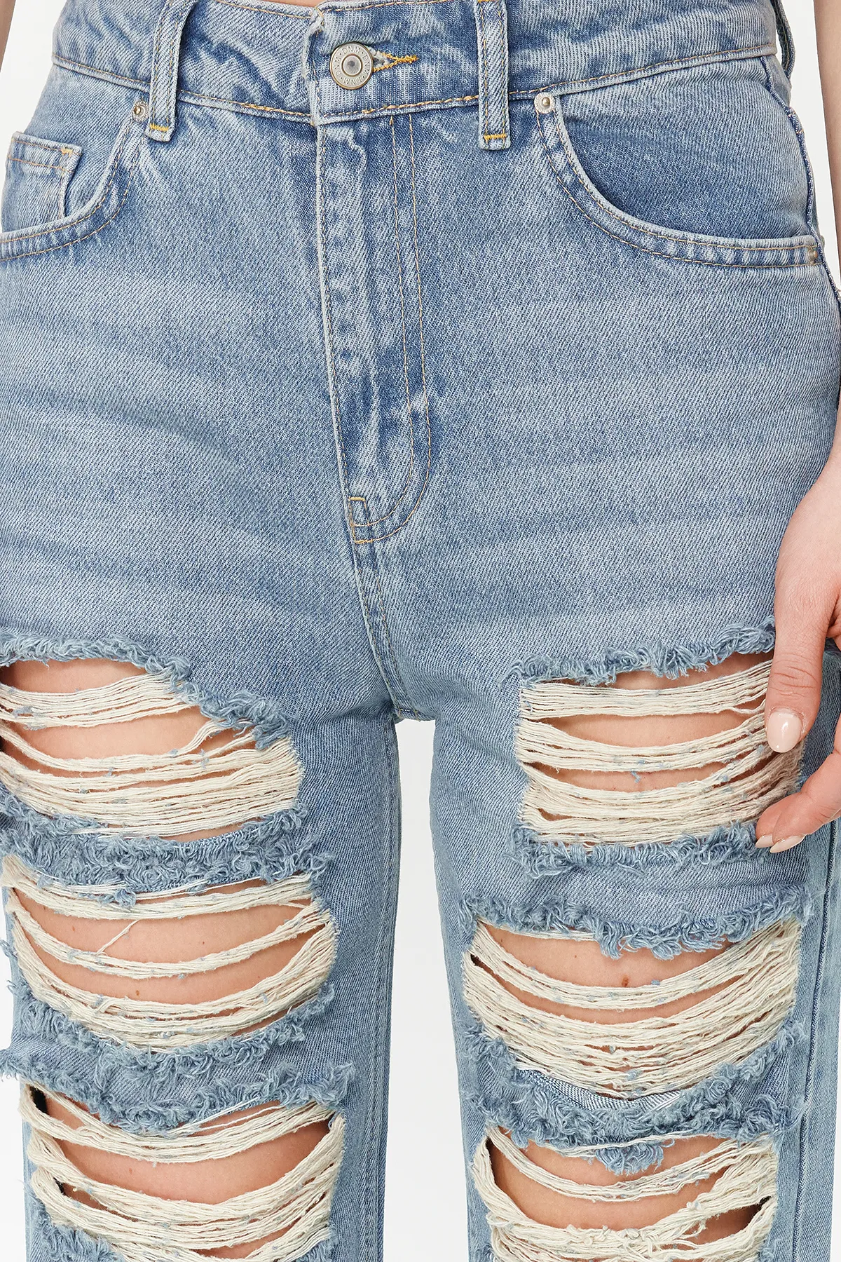 Trendyol Collection  Blaue zerrissene Jeans mit weitem Bein und hoher Taille TWOSS24JE00015
