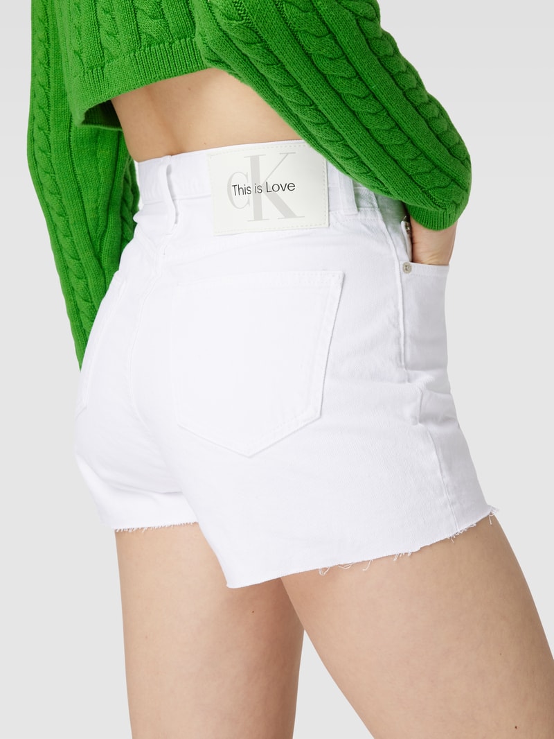 Jeansshorts mit Label-Detail in hellblau