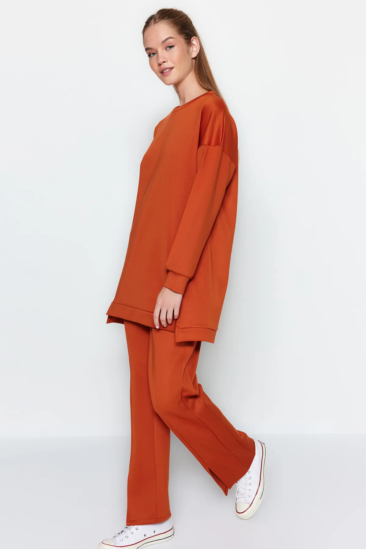 Trendyol Modest  Set aus Tunika, Hose und Oberteil aus Scuba mit Schlitzdetail und Strickmuster TCTAW23US00201
