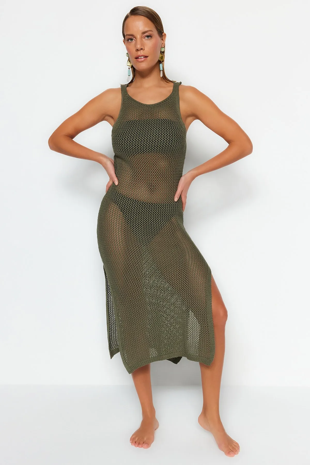 Trendyol Collection  Khakifarbenes Midi-Strick-Strandkleid mit Quasten TBESS23EL00223