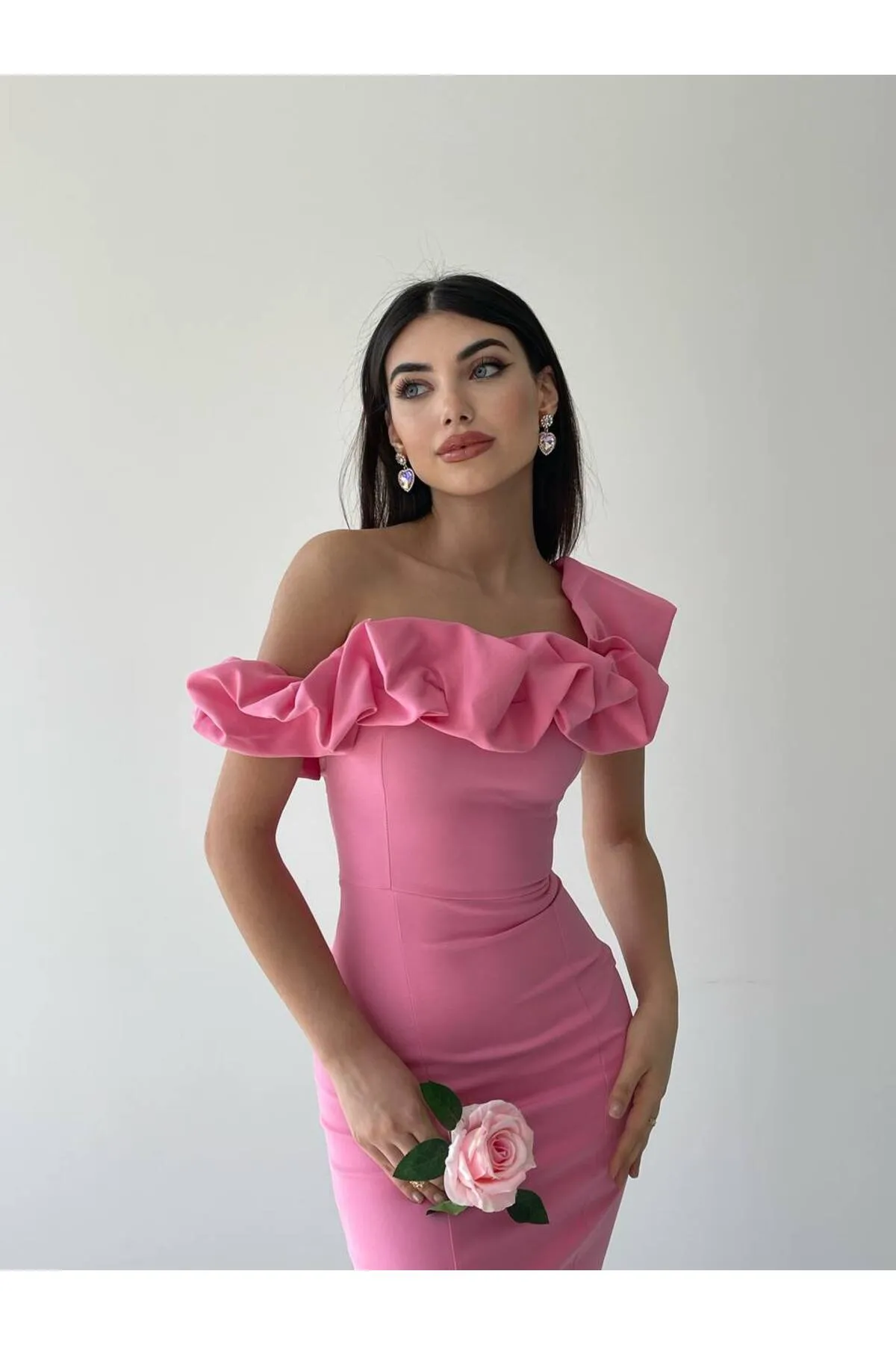 SONREİR  NIEDRIGE SCHULTERKLEID IN MIDI-LÄNGE