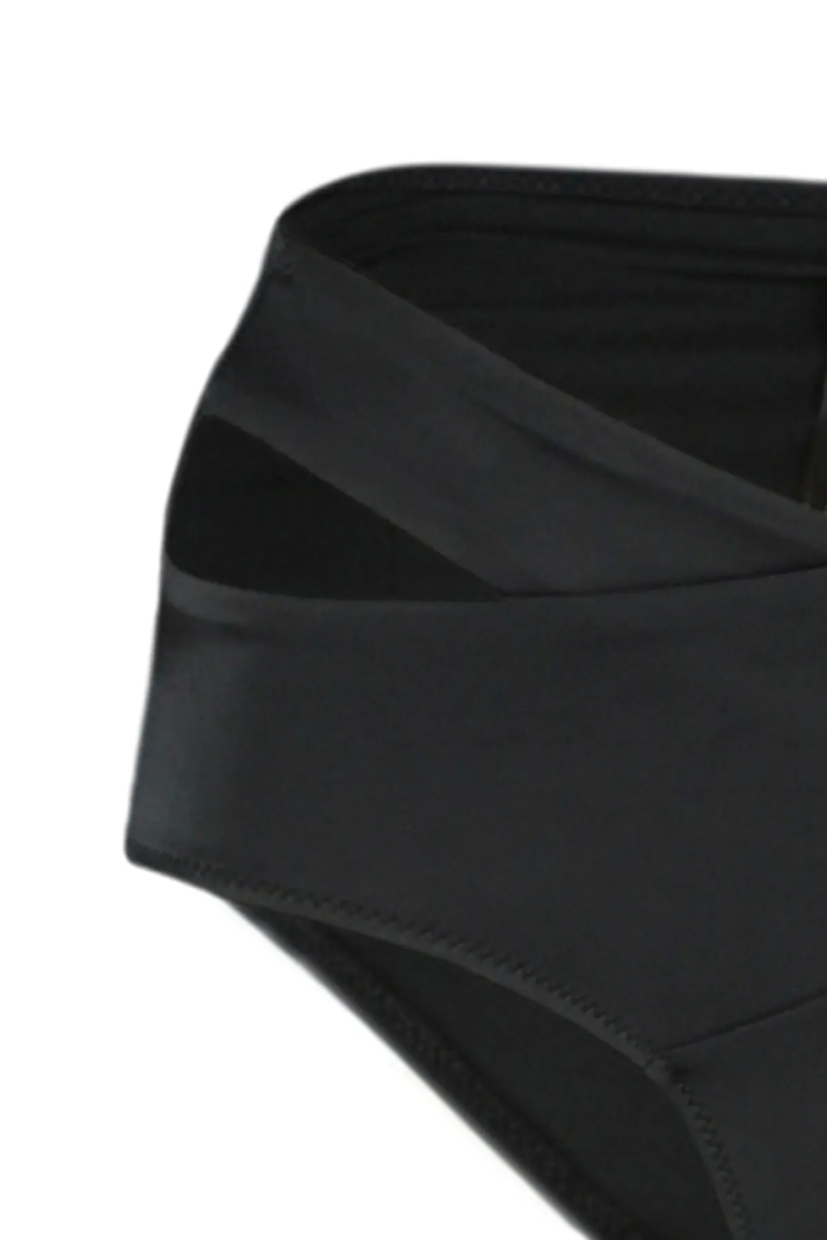 Trendyol Collection  Schwarze, reguläre Bikinihose mit Ausschnitt/Fenster und hoher Taille TBESS20BA0184